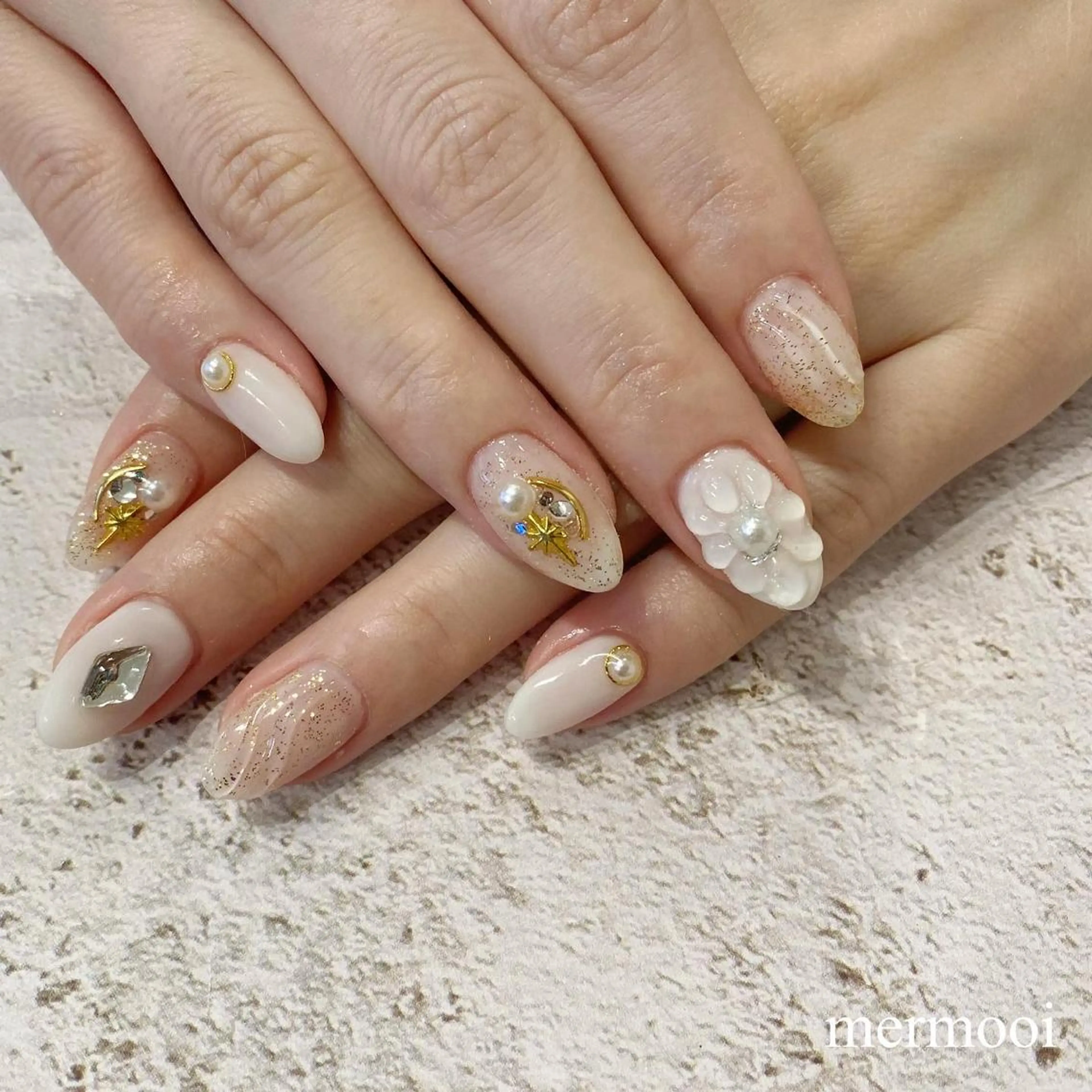 ネイル 韓国ネイル ニュアンスネイル ぷっくりネイル ホワイト melumooi nailのネイルデザイン