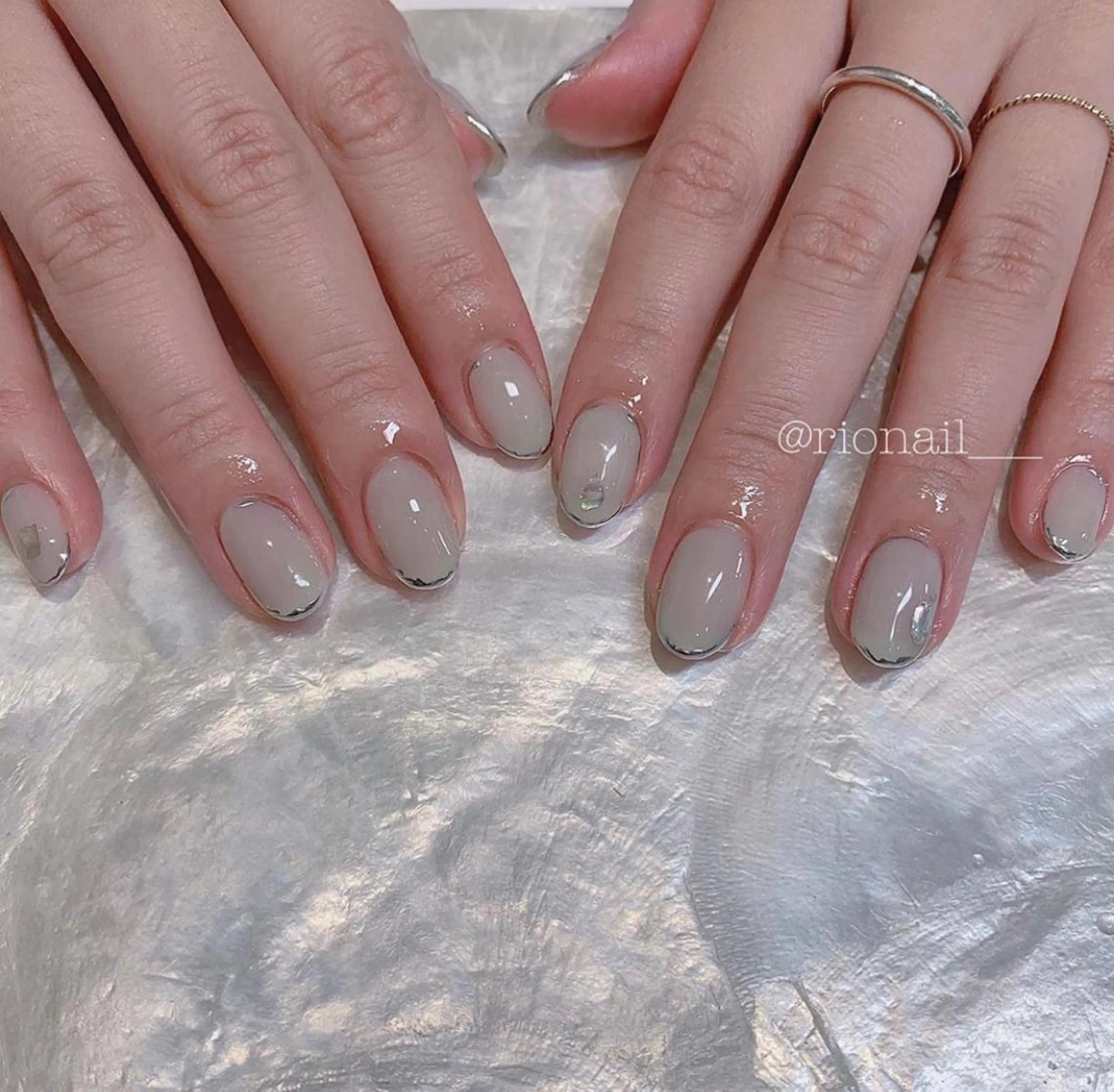 ネイル アートネイル ハンドネイル 𝘙𝘪𝘰𝘯𝘢 ...🕯🤍のネイルデザイン