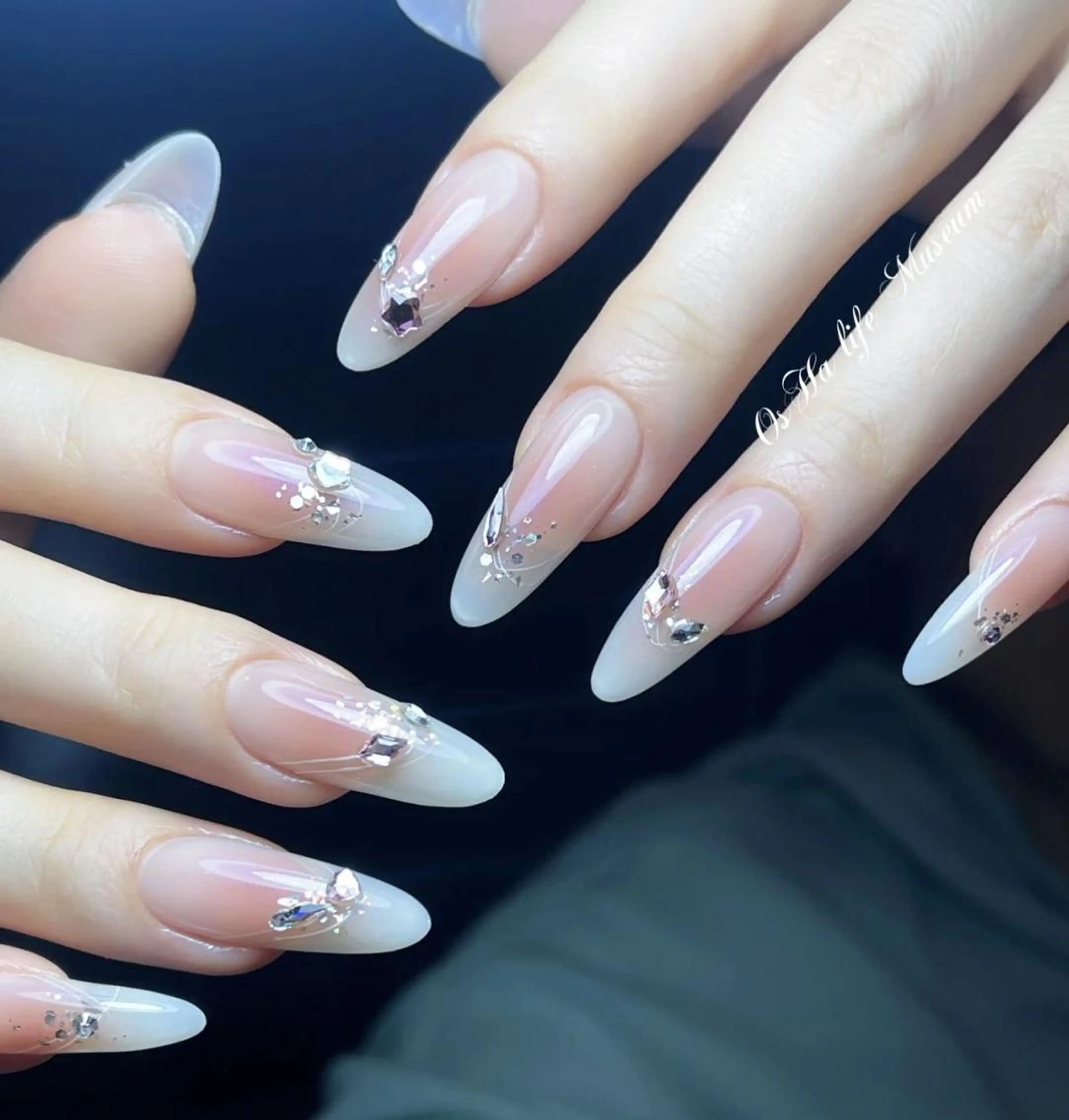 ネイル アートネイル 長さ出し ネイルチップ Queens momoのネイルデザイン