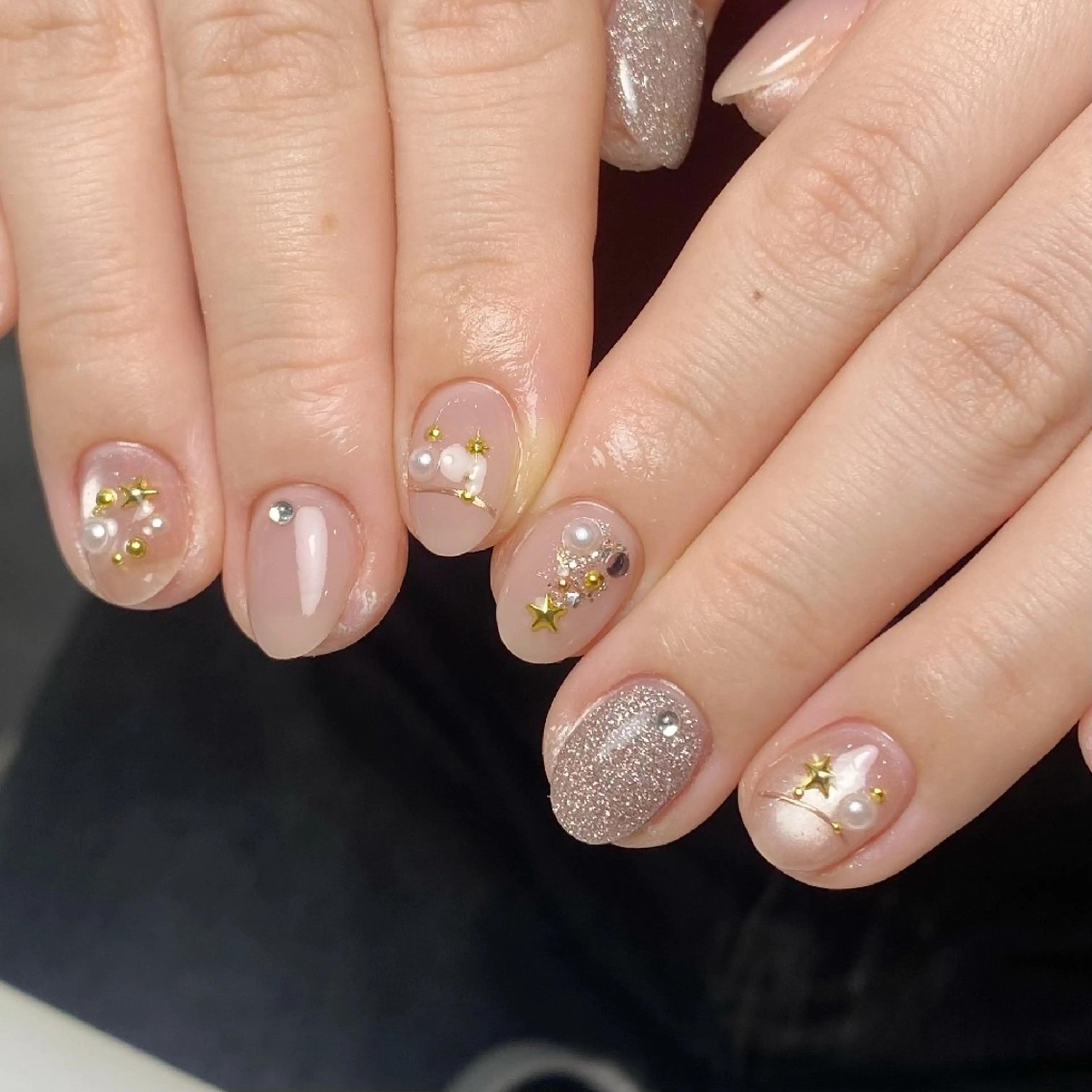 ネイル チークネイル フレンチネイル ジェルネイル ガーリー キラキラネイル ハンドネイル UM Nail Salonのネイルデザイン