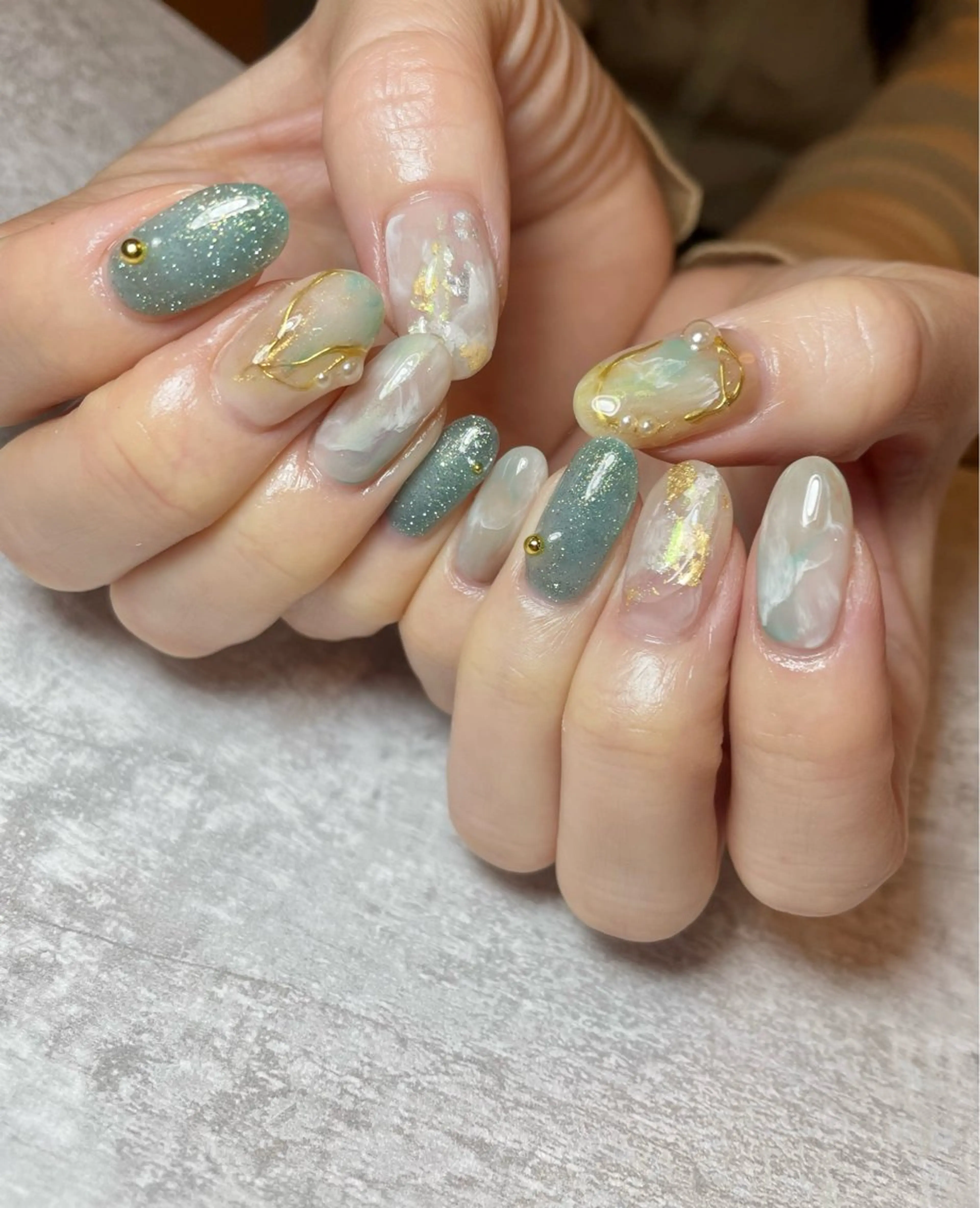 ネイル ミラーネイル ニュアンスネイル nana .のネイルデザイン