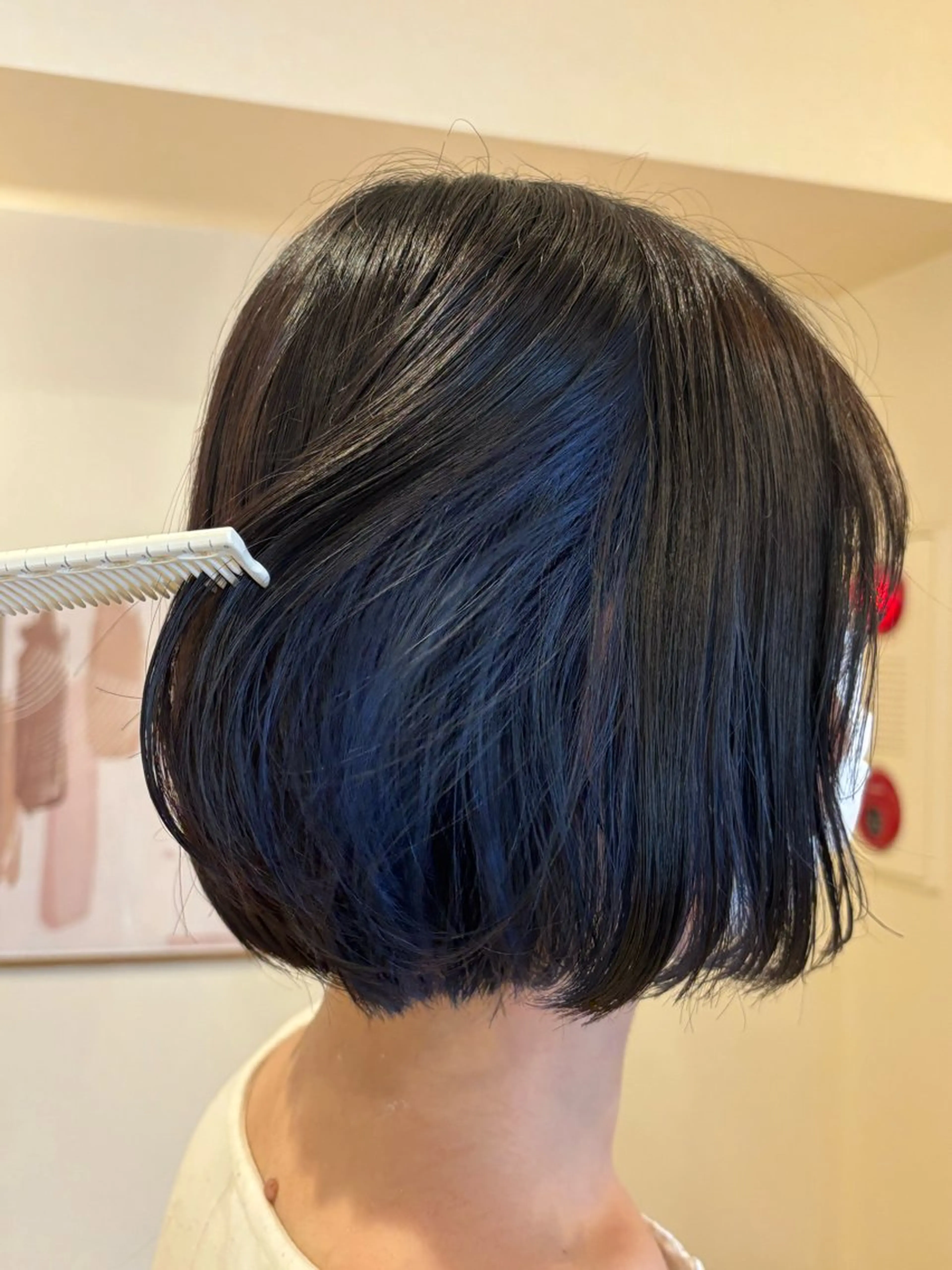 ミディアム カラー 黒髪 ブルーカラー インナーカラー ボブ カット ヘアカラー シンバヒナノ/パーマ レイヤー/髪質改善のヘアスタイル