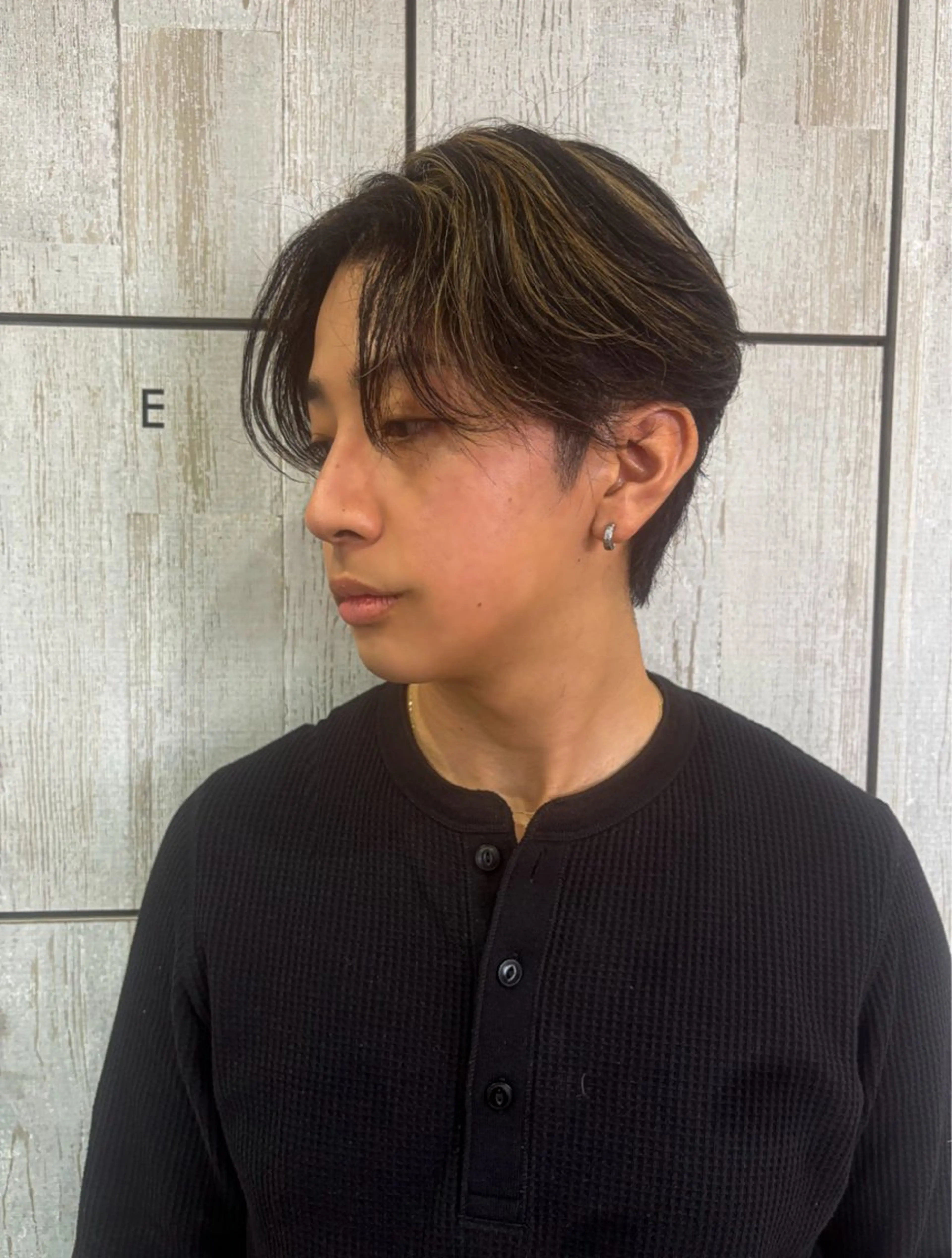 カラー メンズ センターパート メンズハイライト ハイライトカラー 梶田 紅芭のヘアスタイル