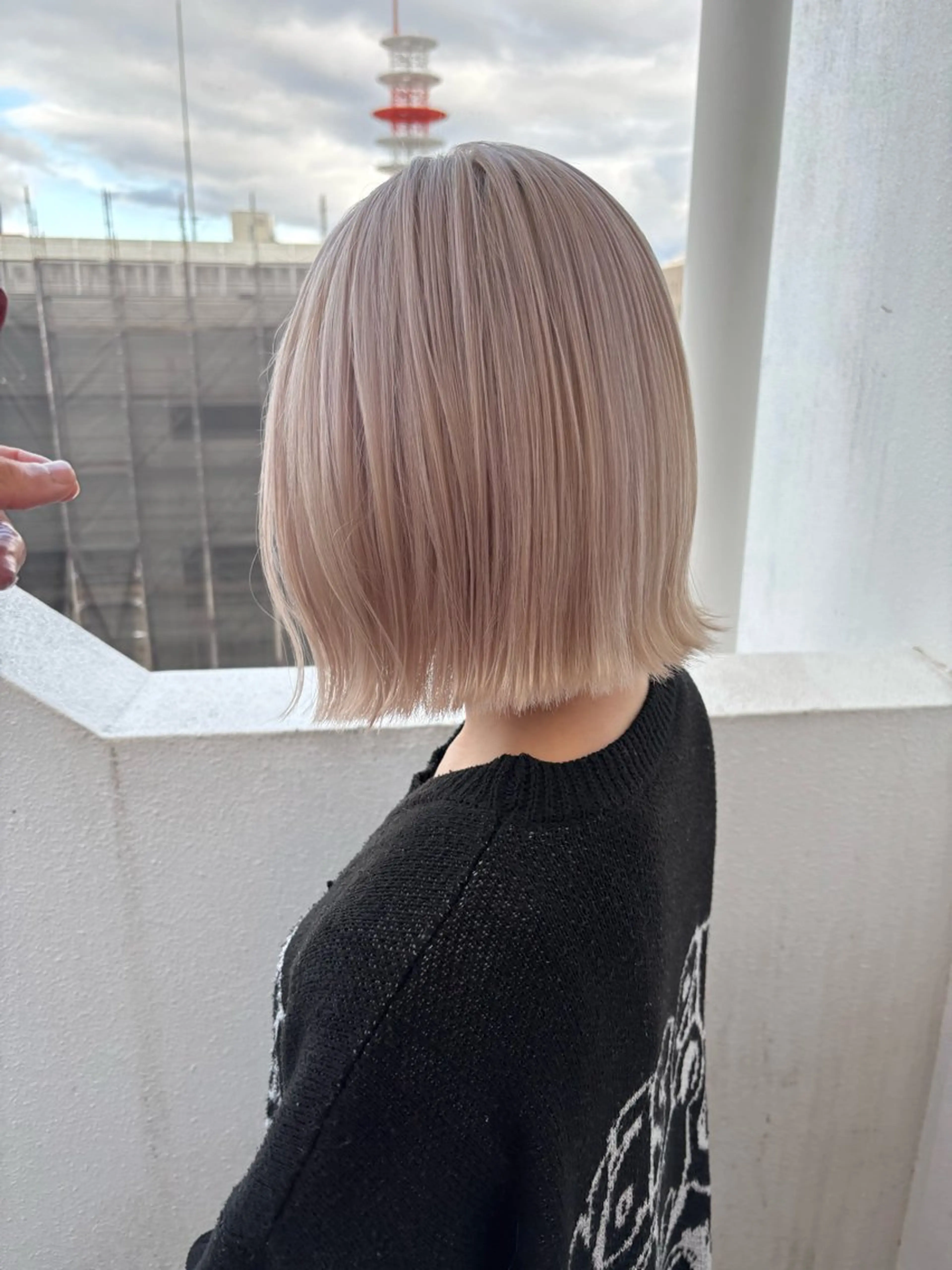 ミディアム カラー ベージュカラー ミルクティーベージュ ヘアカラー SHOTO ハイトー ン/ブロンドカラーのヘアスタイル