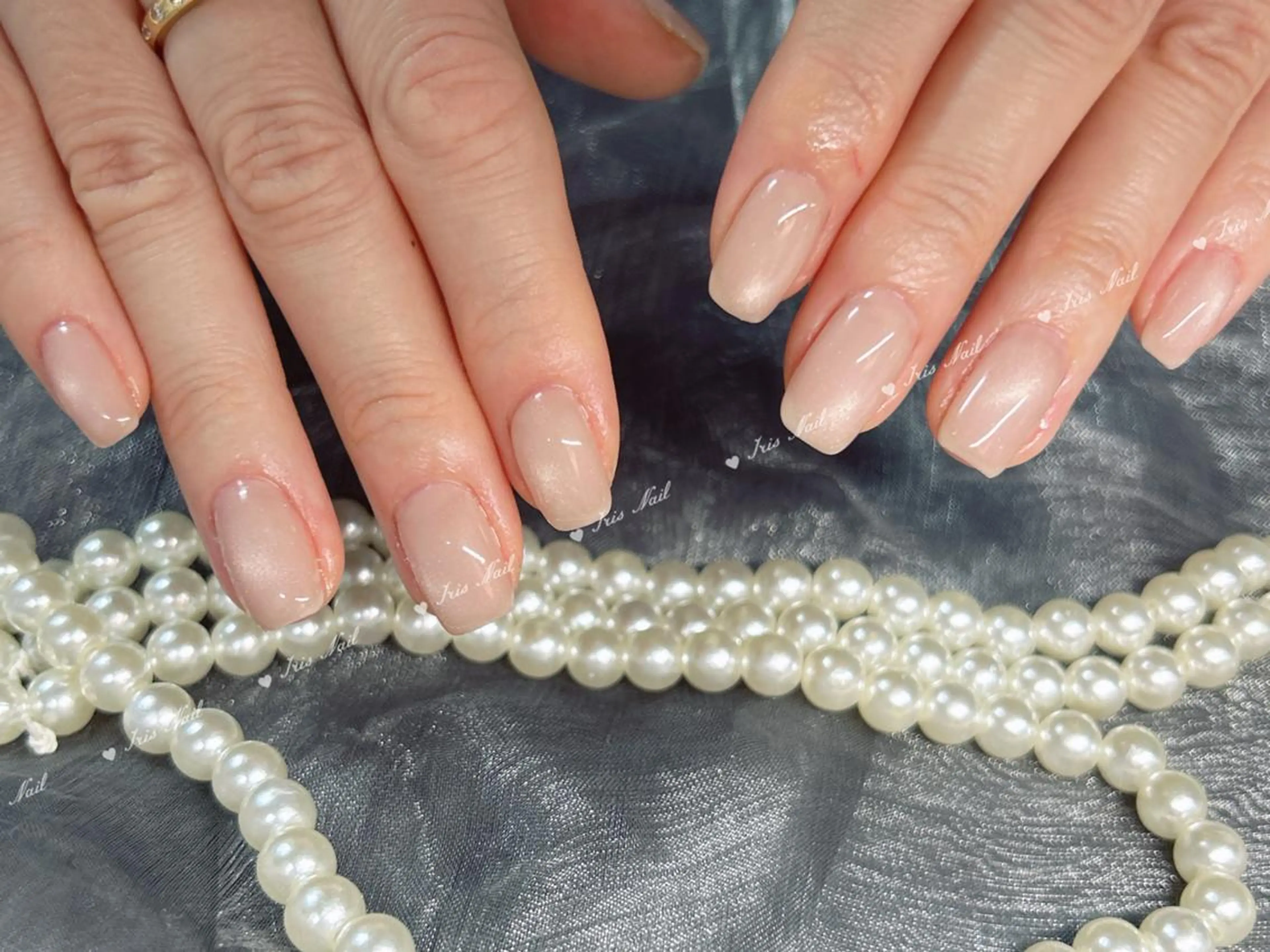 ネイル オーロラネイル フレンチネイル ジェルネイル ガラスフレンチ グラデーション ハンドネイル ハンドケア 🍒IRIS Nail🌸のネイルデザイン