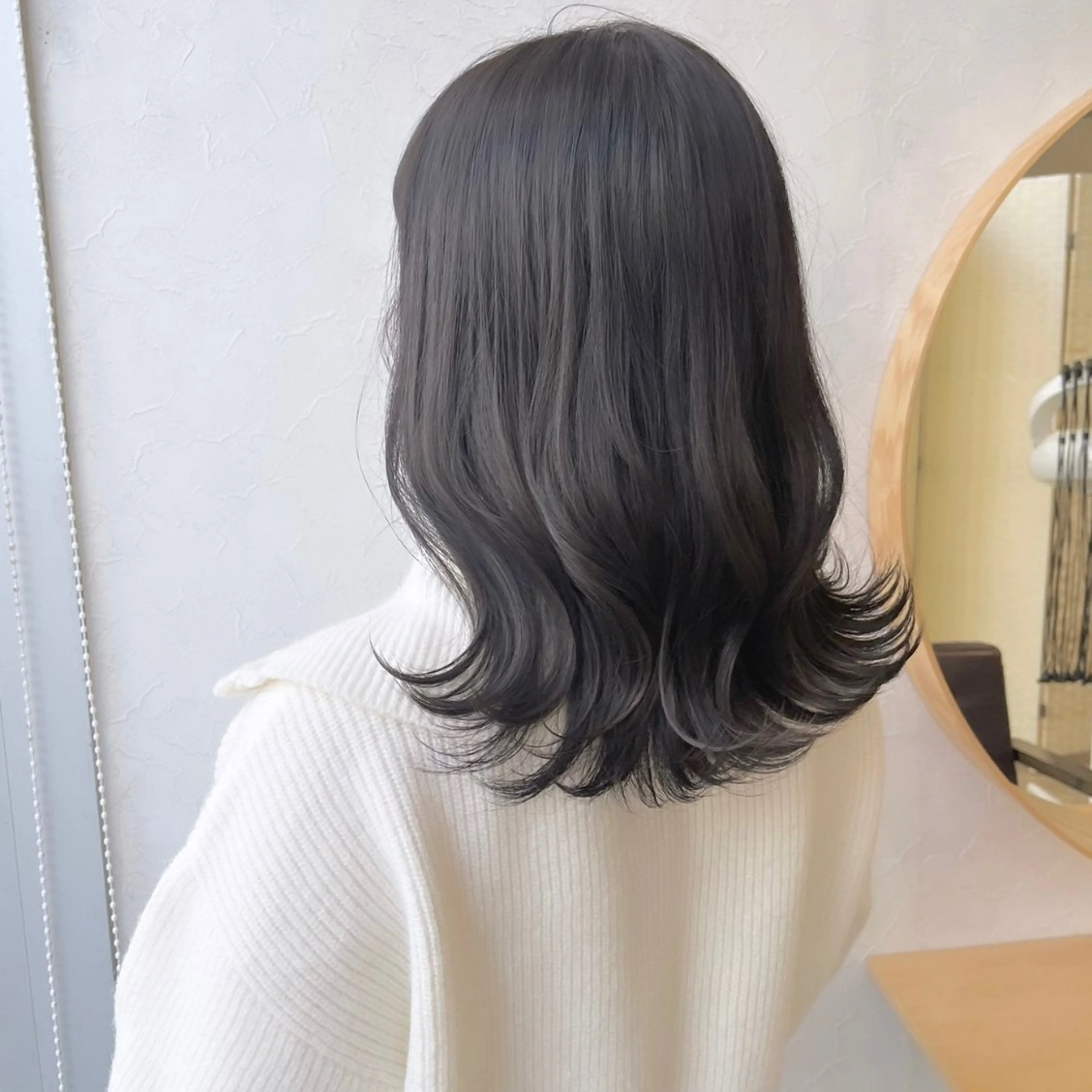 セミロング カラー グレージュ シルバー シルバーグレージュ カット ヘアカラー トリートメント SiLO yuri andoのヘアスタイル