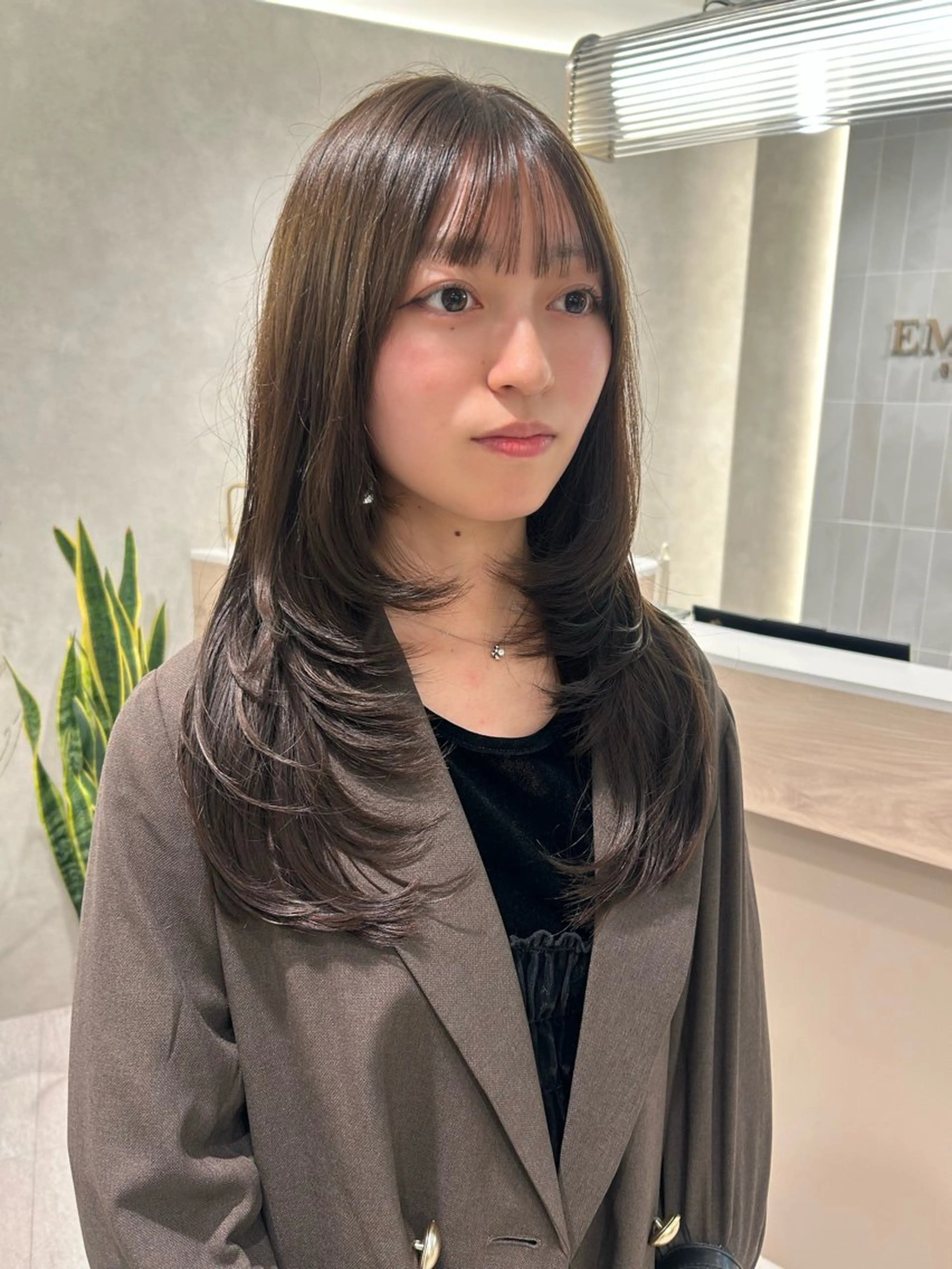 セミロング カラー 透明感カラー グレージュ オリーブグレージュ オリーブグレー レイヤーカット EMANON池袋3rd店所属・Hatsune 🐯レイヤーカットのヘアスタイル