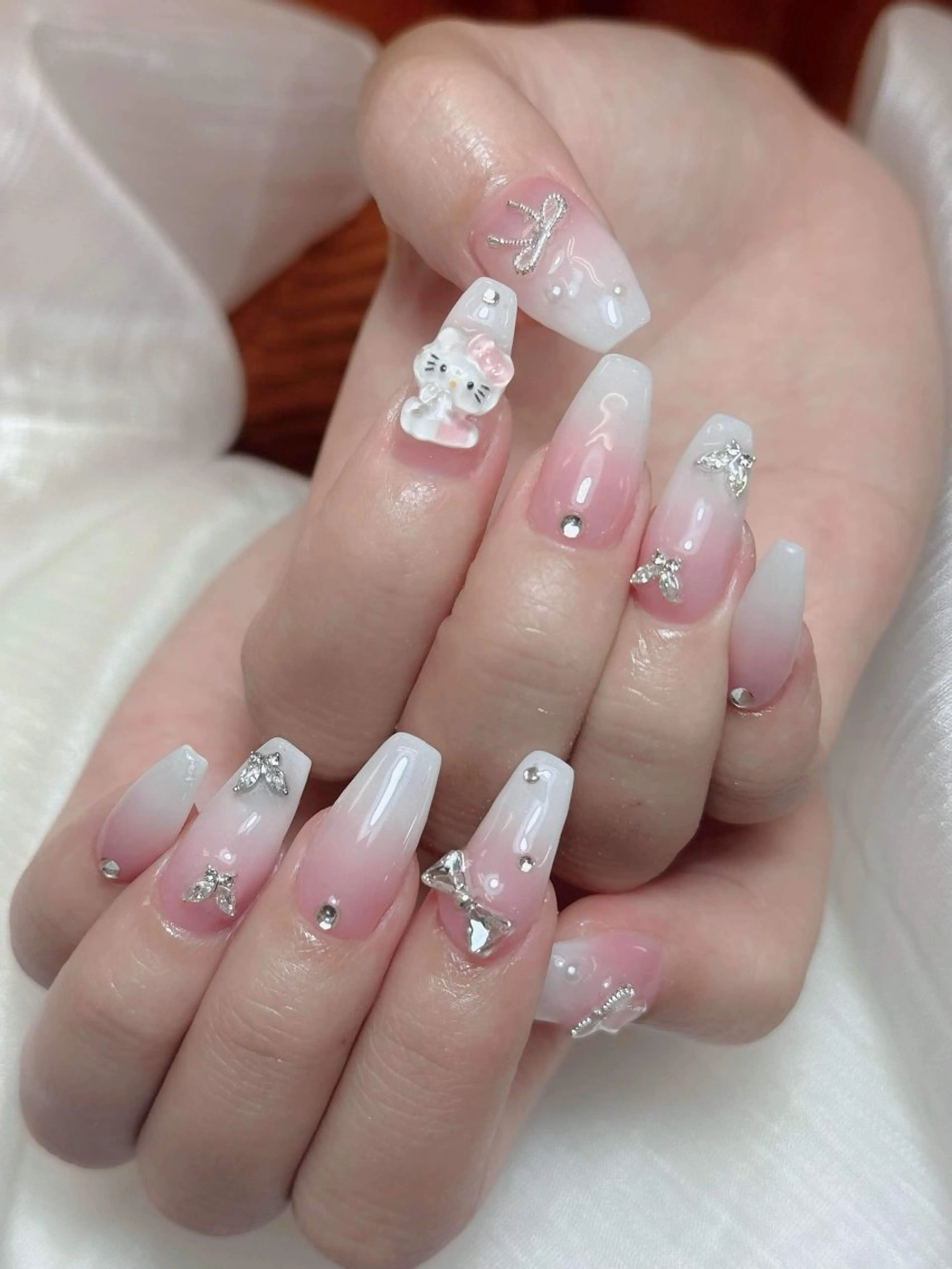 ネイル アートネイル オーロラネイル チークネイル 長さ出し フットネイル ハンドネイル ハンドケア Anh Nail 歌舞伎町のネイルデザイン