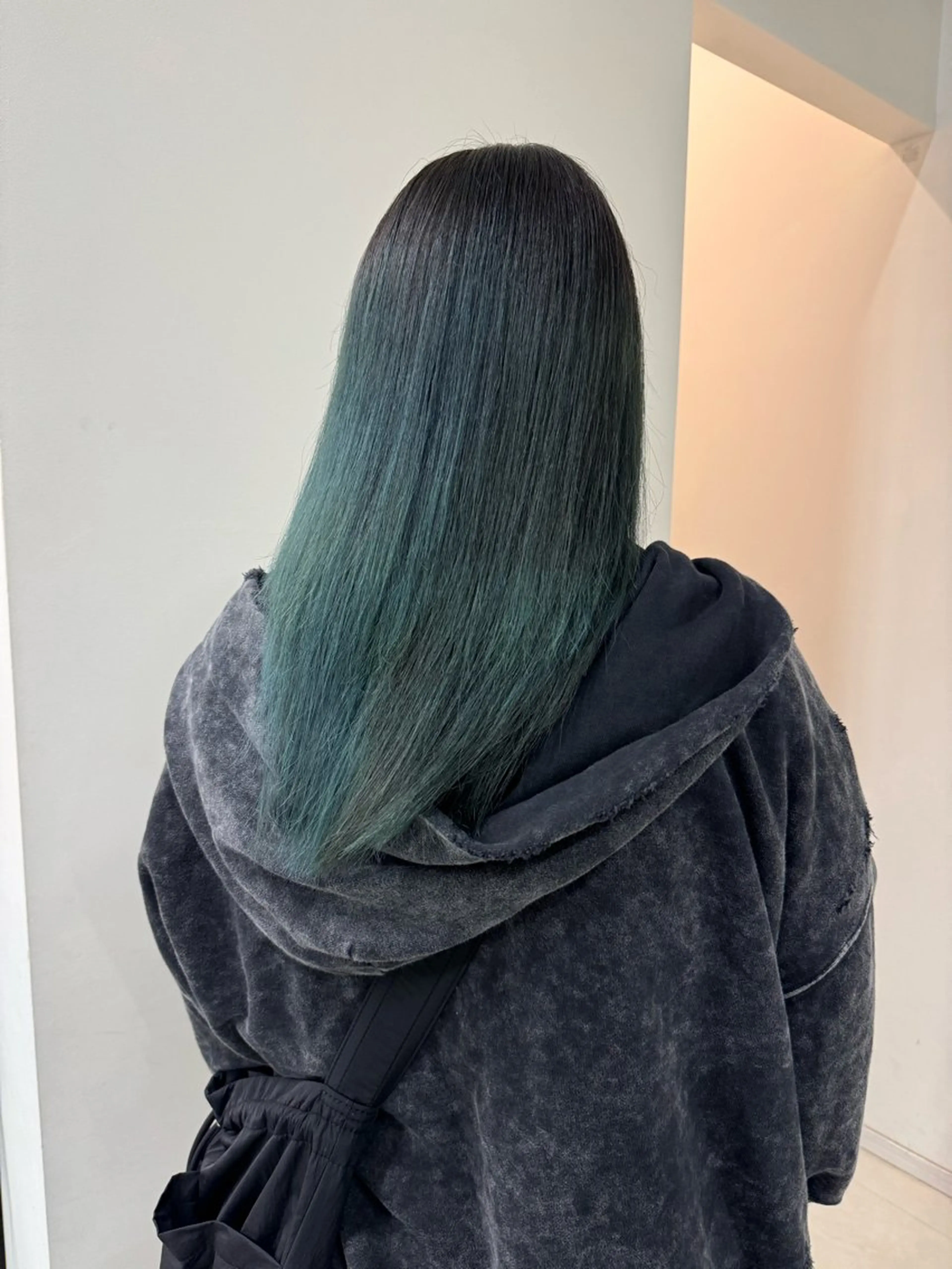 セミロング カラー GO TODAY シェアサロン Flos店所属・🫧ハイトーン✨格安 より質💐マンツーマのヘアスタイル