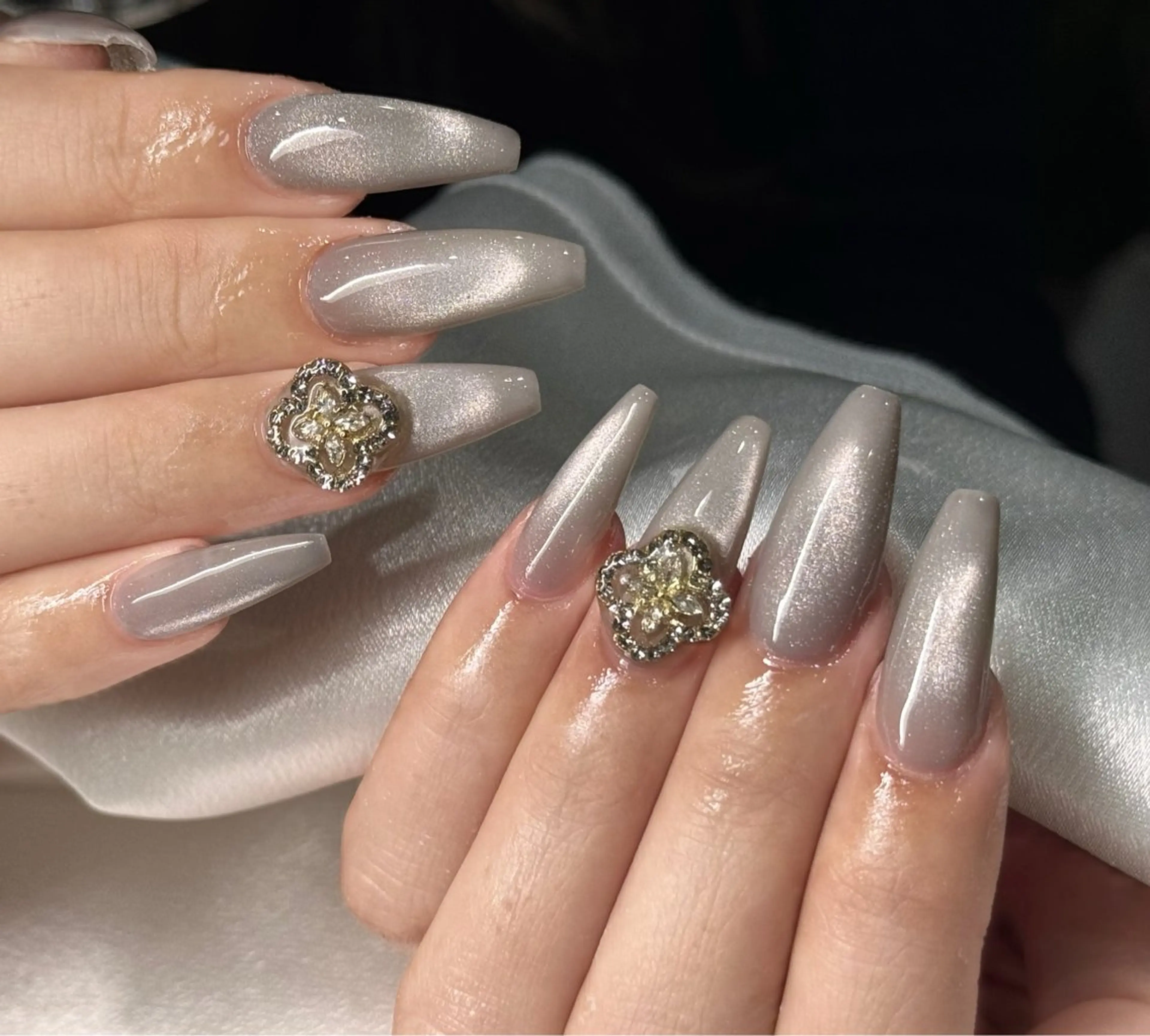 ネイル オーロラネイル ブルー チークネイル 長さ出し フットネイル ハンドネイル JIN 168 新大久保のネイルデザイン