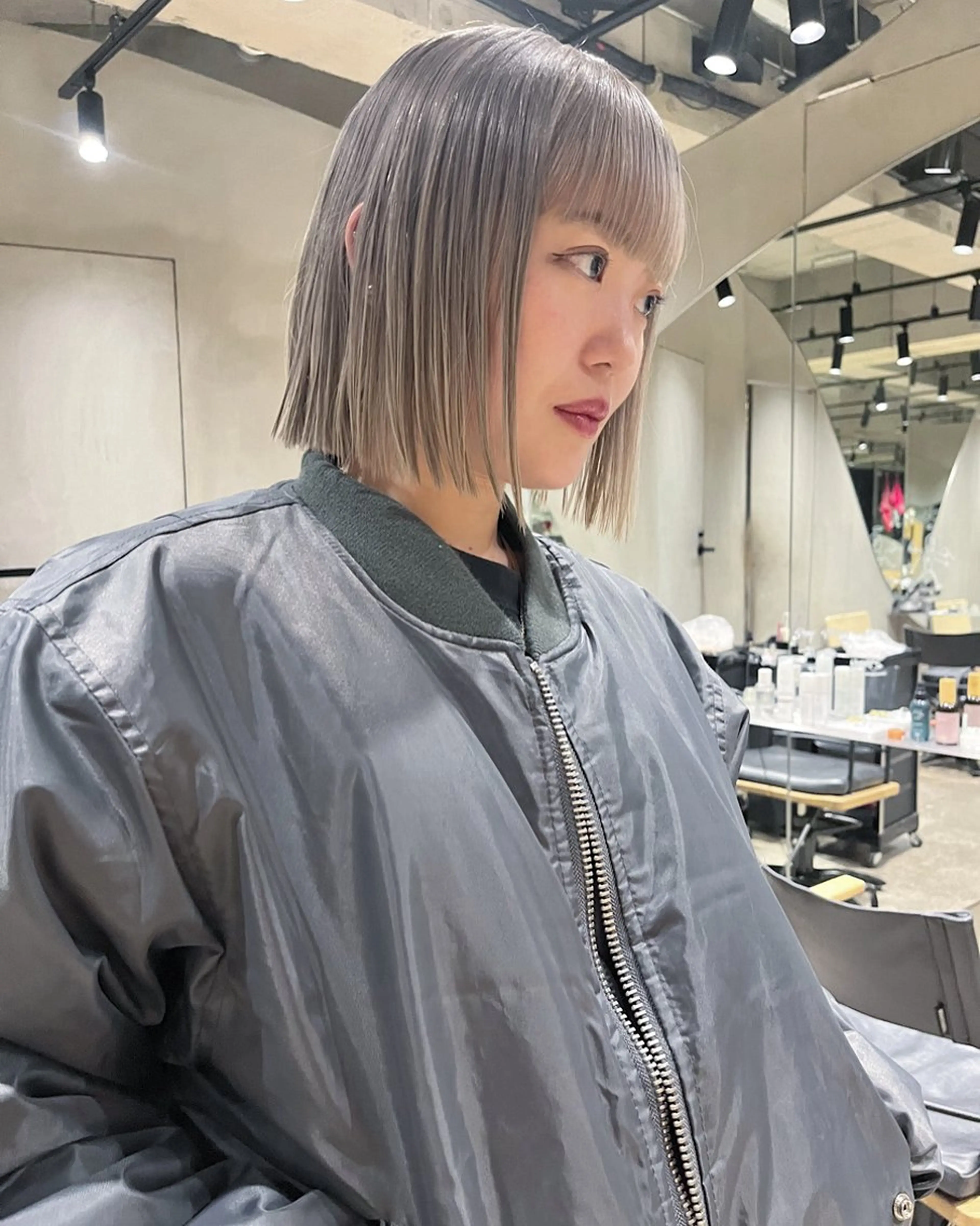 ミディアム カラー ブリーチ シルバー 田中 隼斗のヘアスタイル