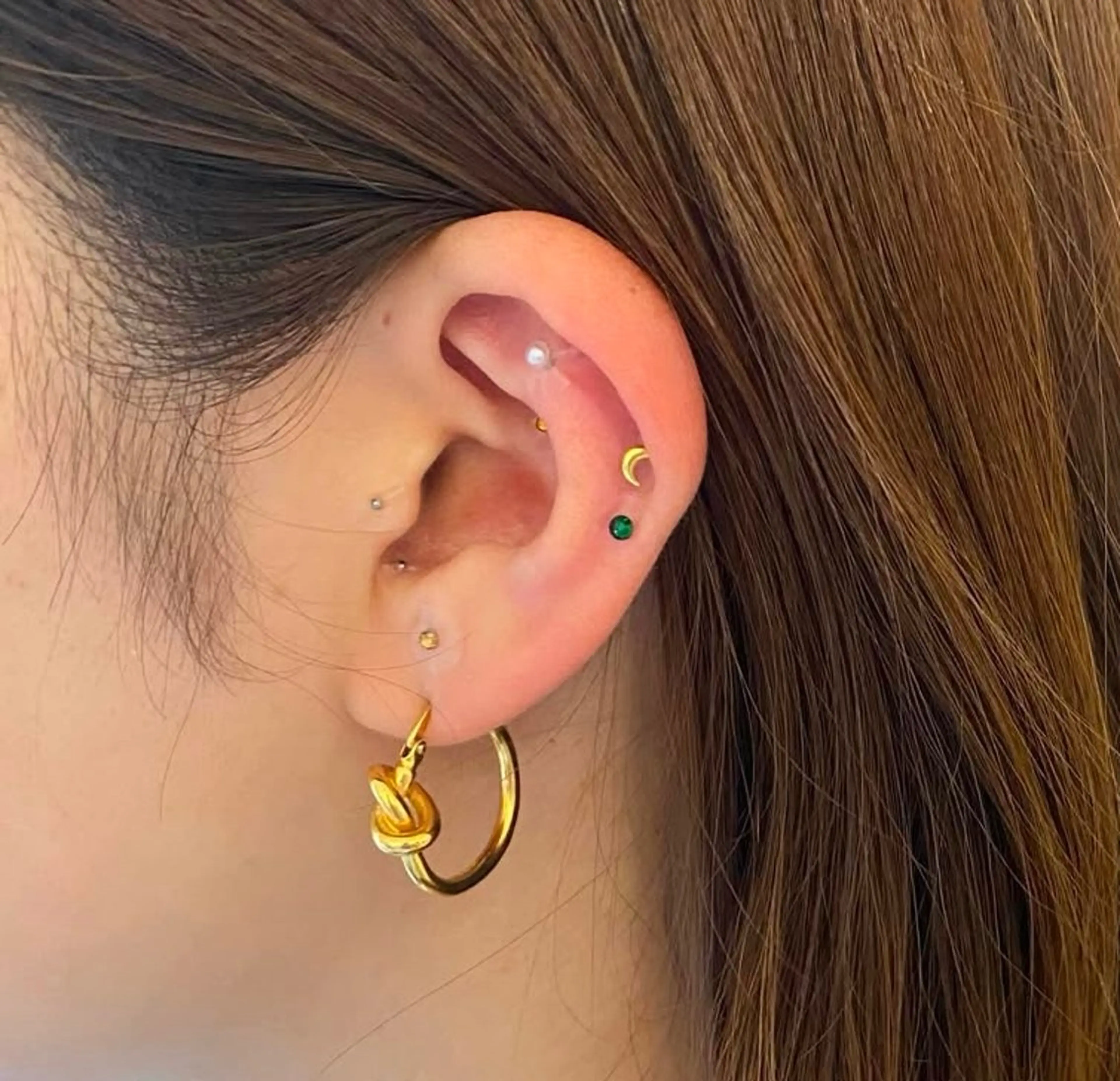 ✨耳ツボジュエリー✨国産チタン・金粒シール使用！両耳合計10粒＆耳ツボマッサージ　１粒追加¥100の写真