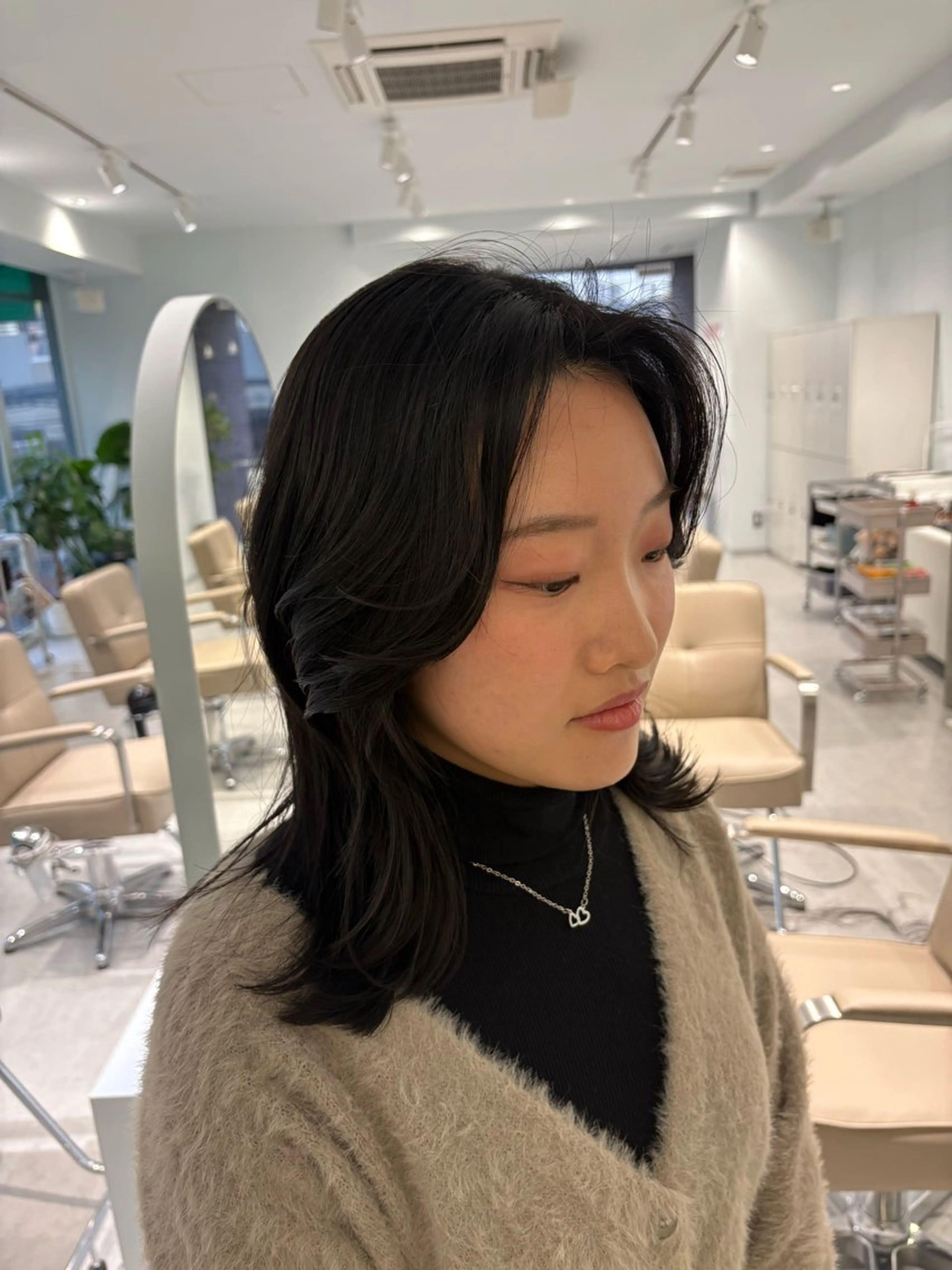セミロング 村上 奈乃果のヘアスタイル