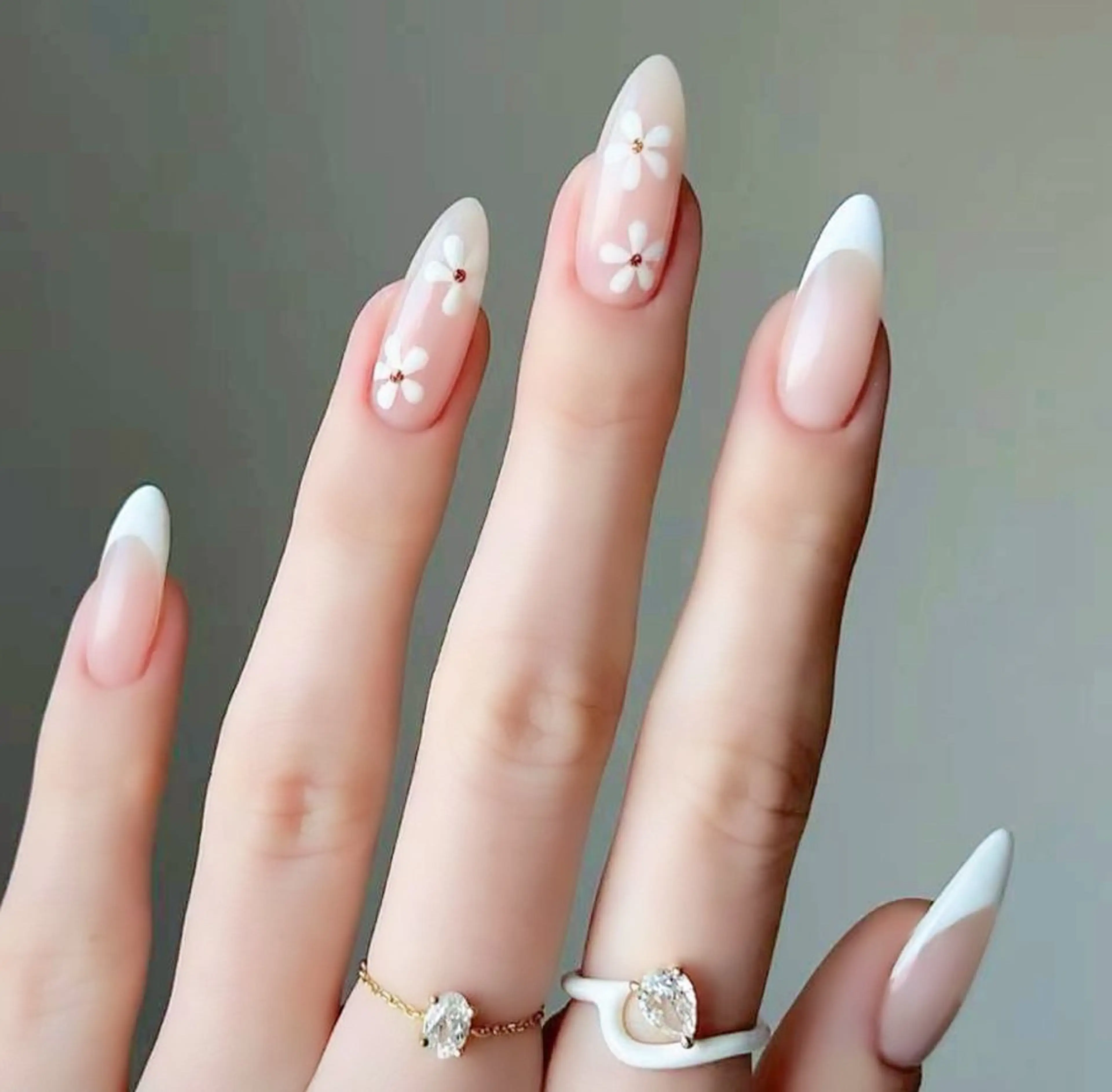 ネイル ハンドネイル MoonNail ユリ🌸のネイルデザイン