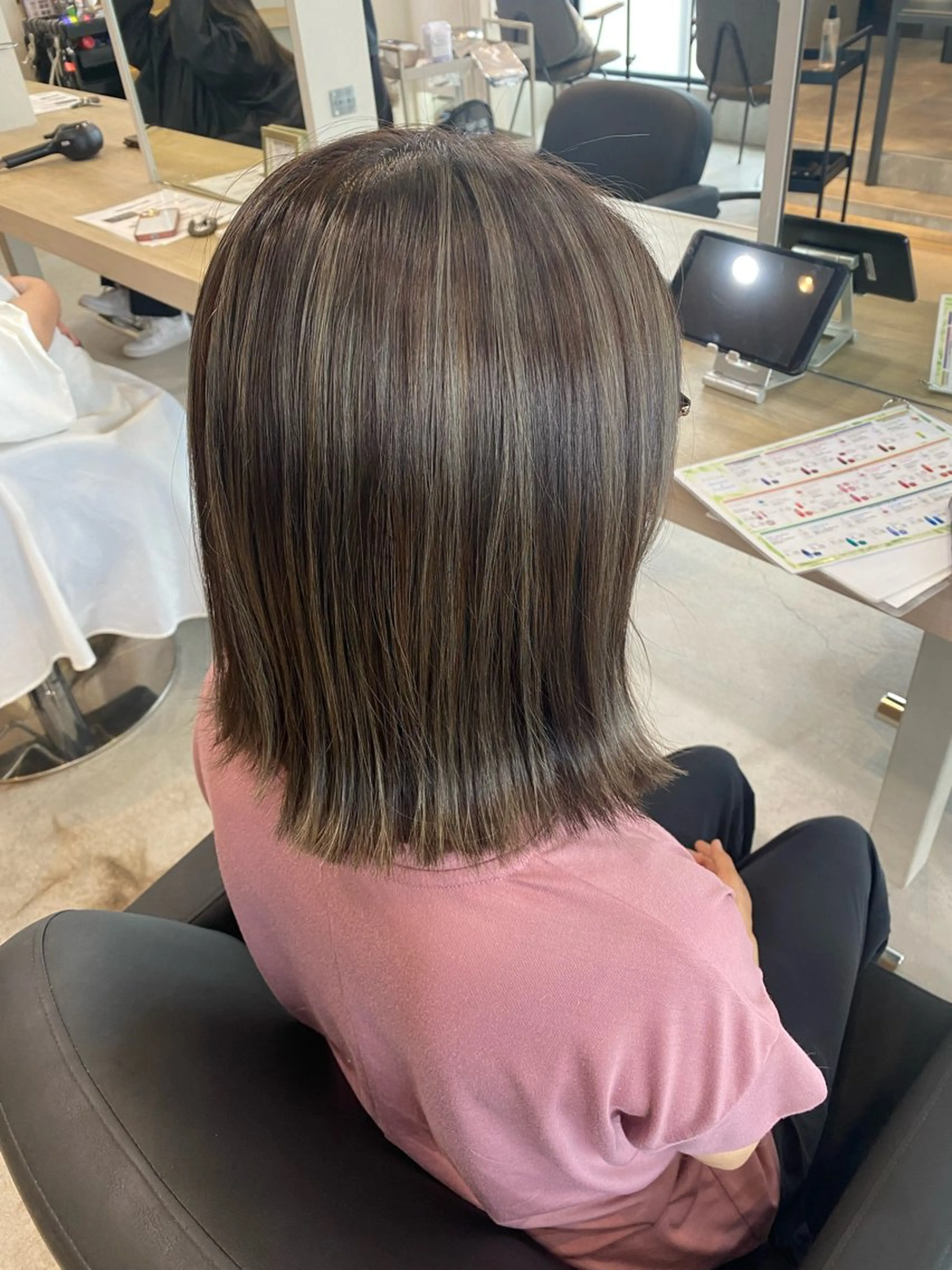 カラー グレージュ ハイライトカラー オリーブグレージュ オリーブグレー 才田 まりなのヘアスタイル