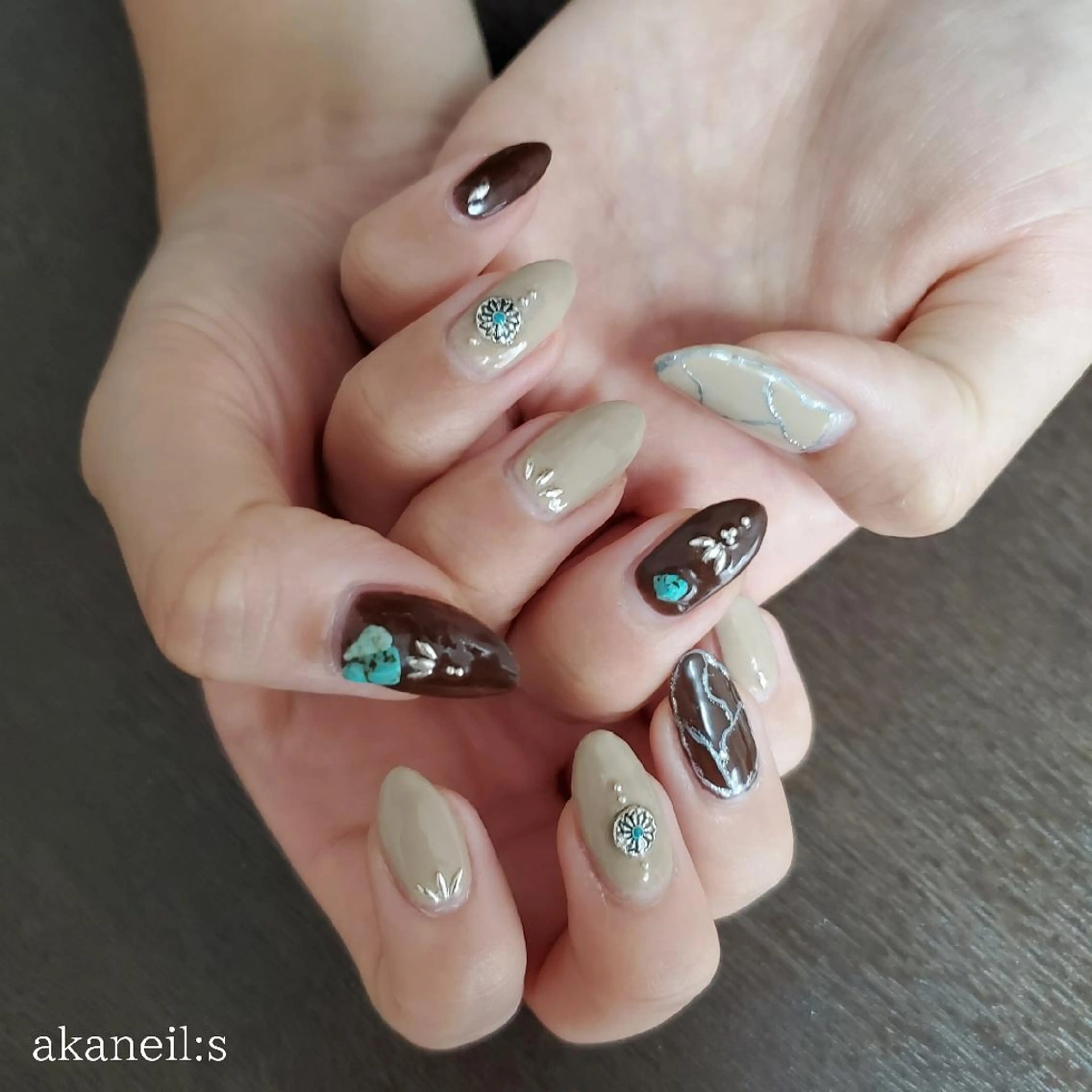 ネイル ストーンネイル 【akaneils】 アカネのネイルデザイン