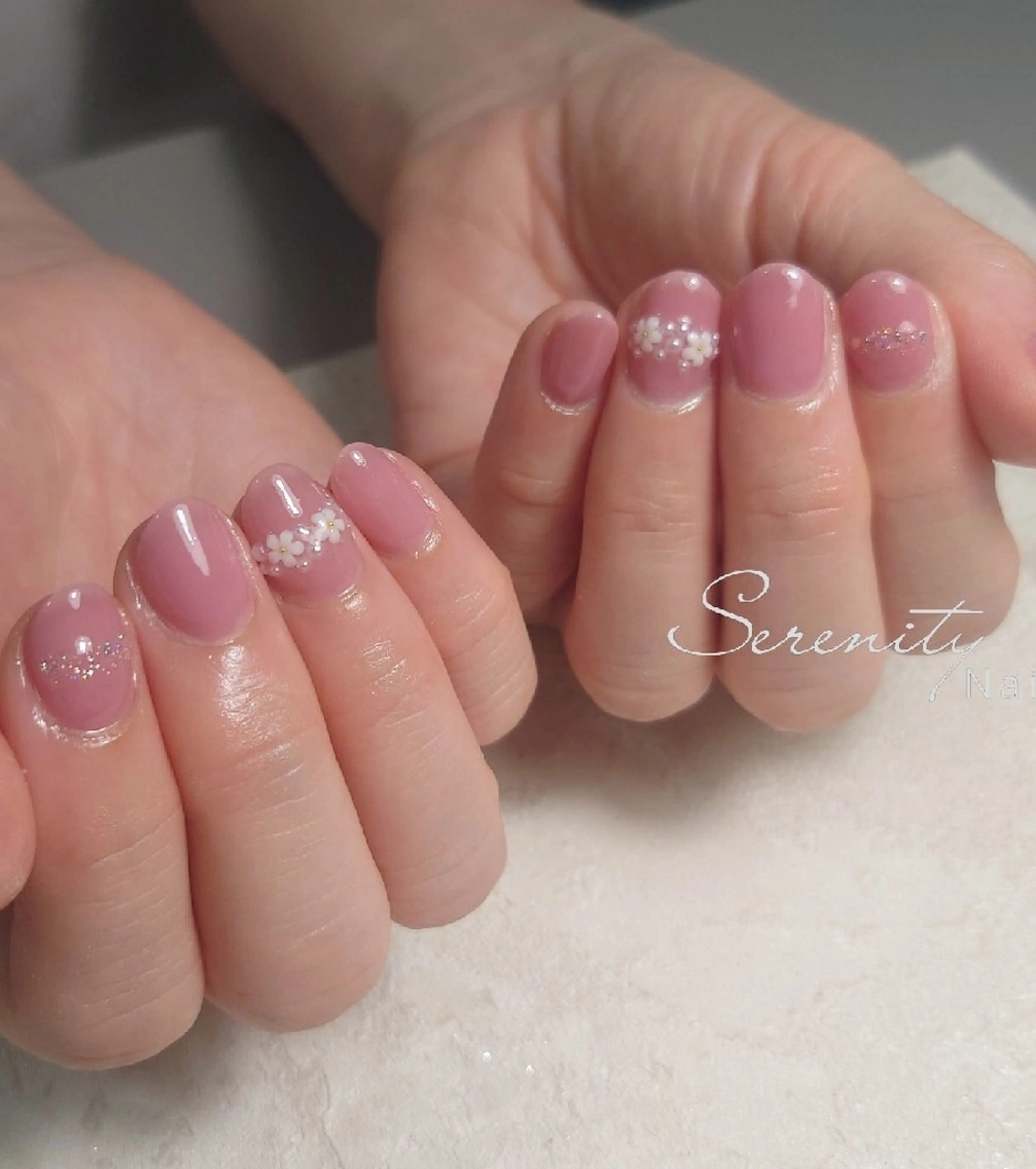 ネイル オーロラネイル フラワーネイル キラキラネイル ラメ(グリッター) ピンク ハンドネイル nail  serenityのネイルデザイン