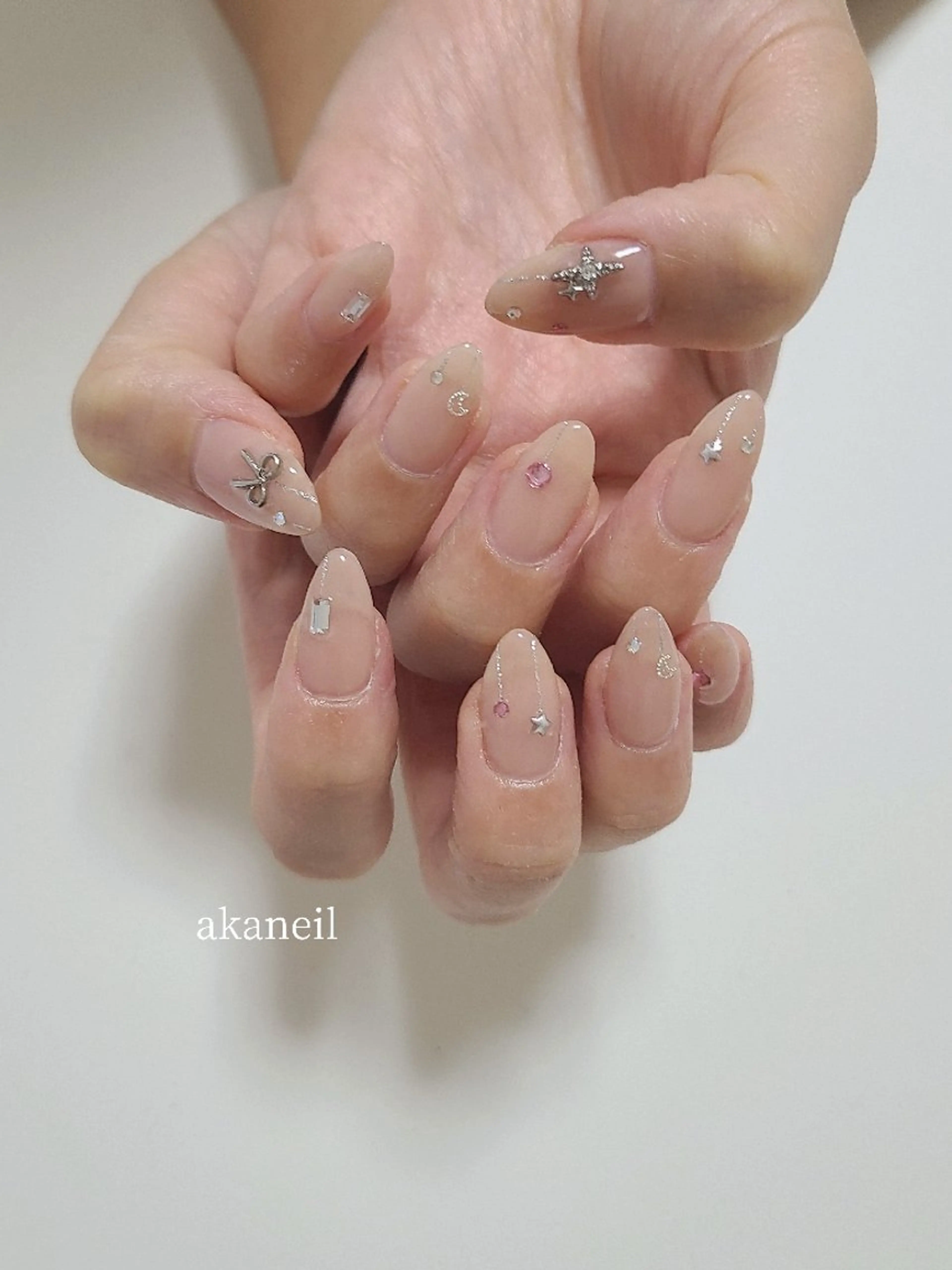 ネイル 持ち込み ピンク ピンクベージュ リボン 冬ネイル ハンドネイル 【akaneils】 アカネのネイルデザイン