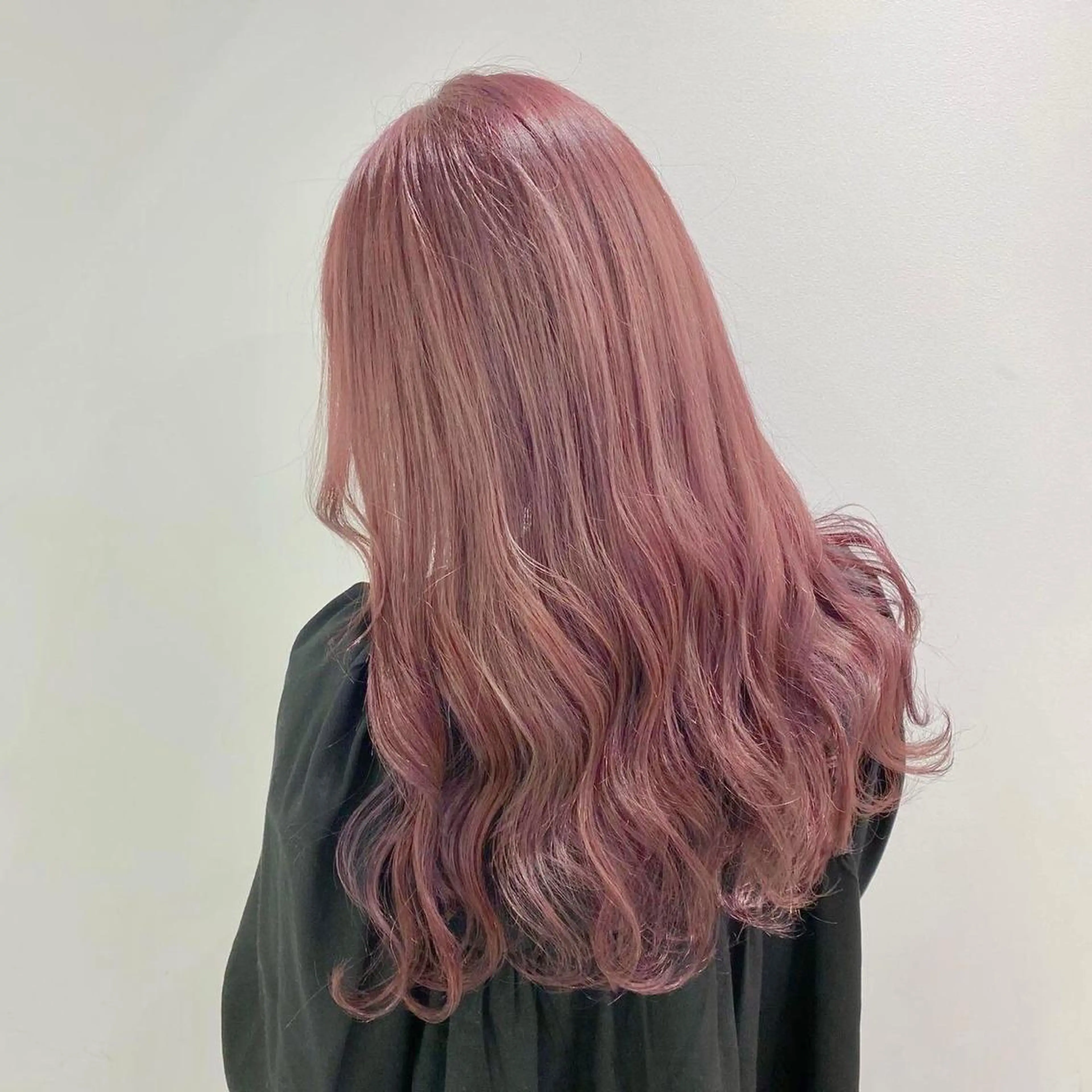 ロング 寒色＆ブリーチ特化 寒色MiOのヘアスタイル