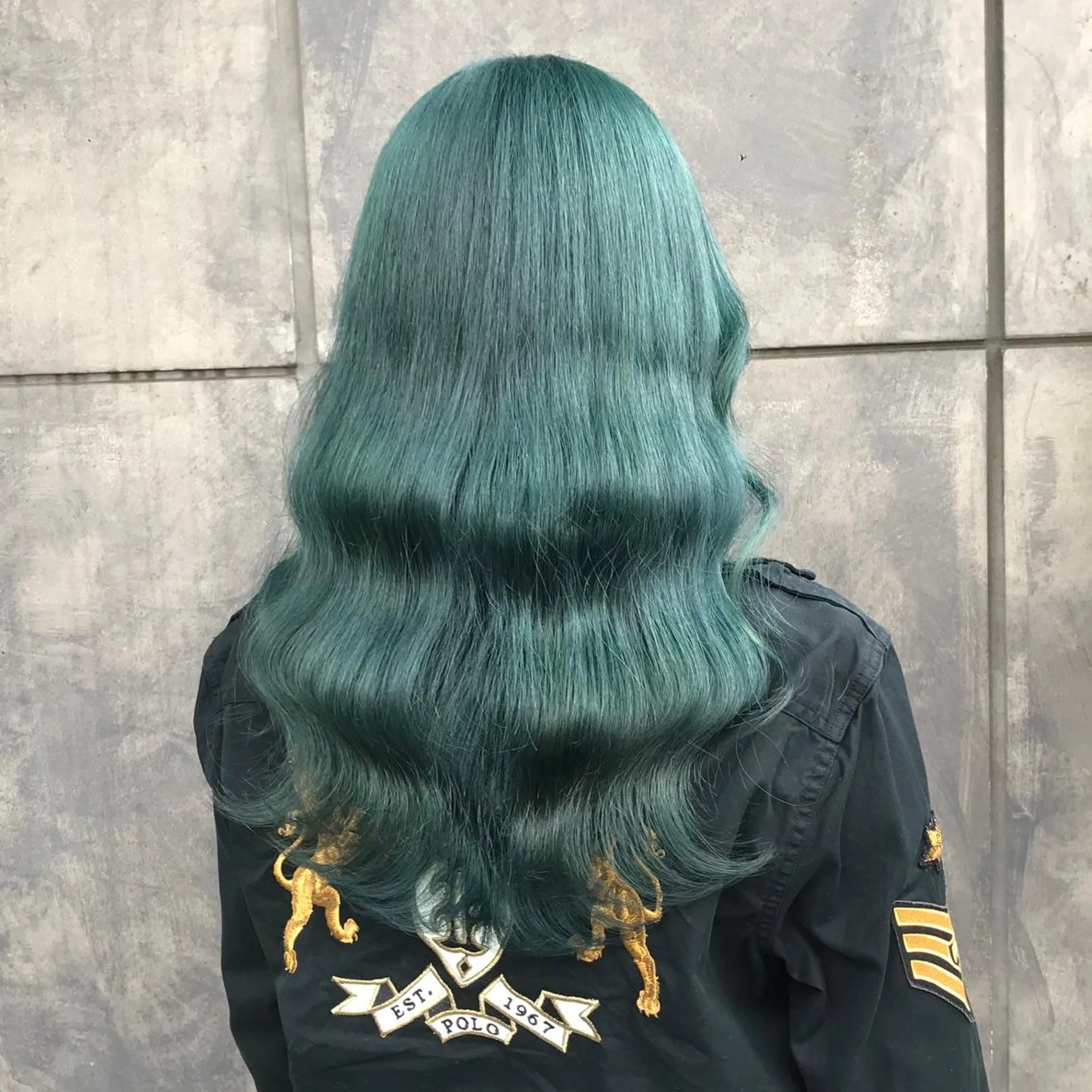 ロング カラー ブリーチ エメラルドグリーン ヨシンモリ ムルギョル巻き 韓国風ヘア K-POP好き美容師 🇰🇷Kai.Yのヘアスタイル