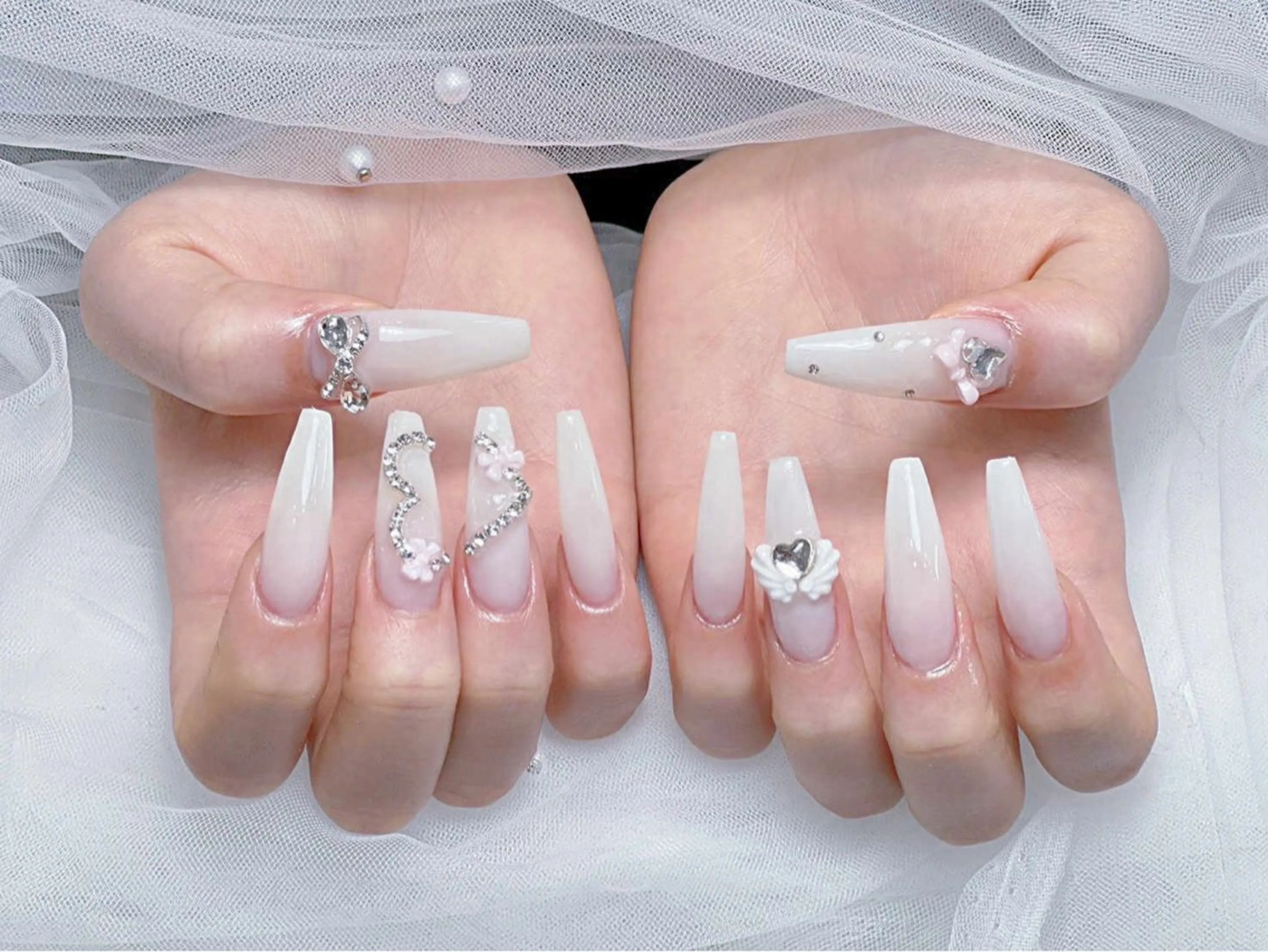 ネイル アートネイル オーロラネイル チークネイル 長さ出し フットネイル ハンドネイル ハンドケア Mio_ Noiranailのネイルデザイン