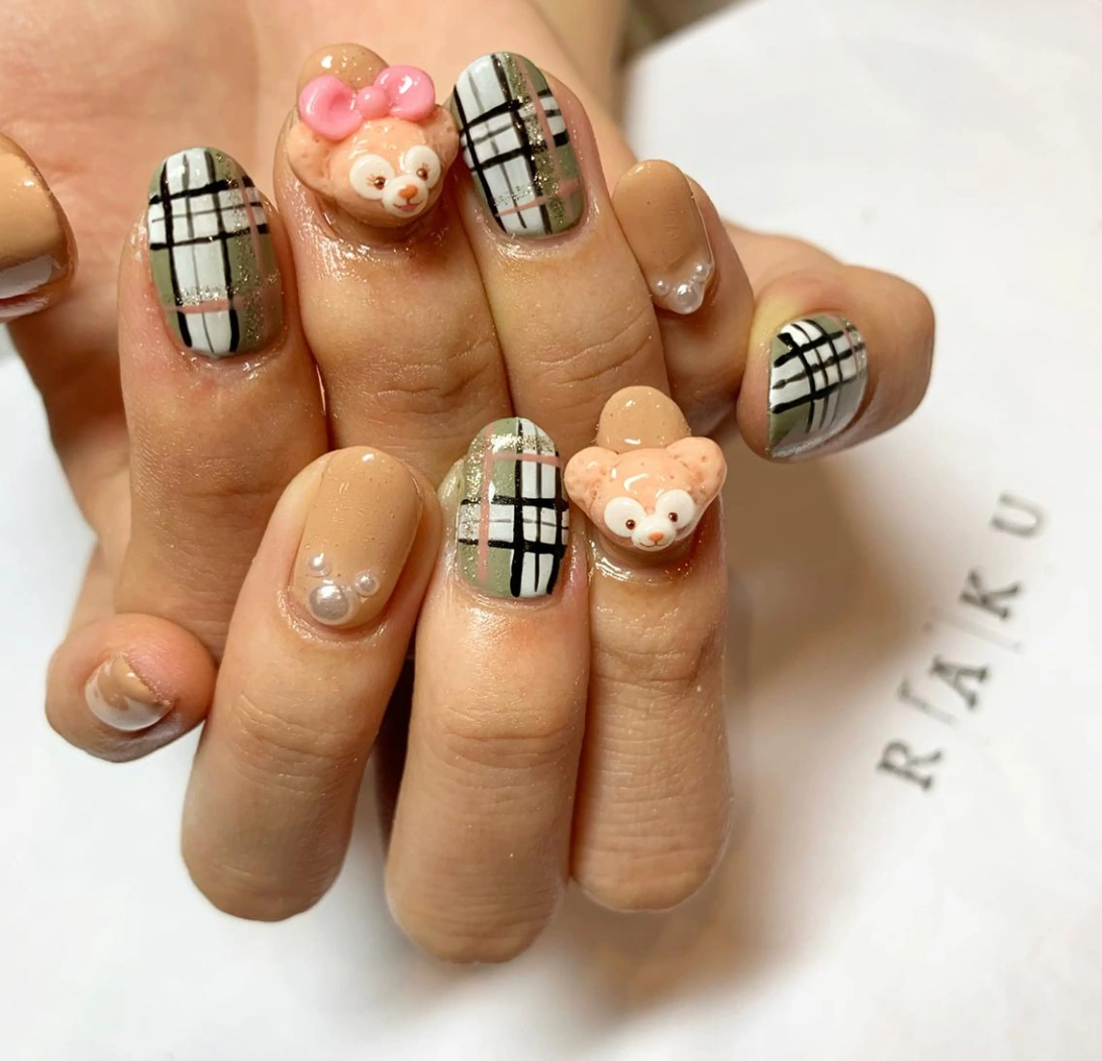 ネイル 持ち込み ストーンネイル 駒月 明日香の眉毛・アイブロウイメージ