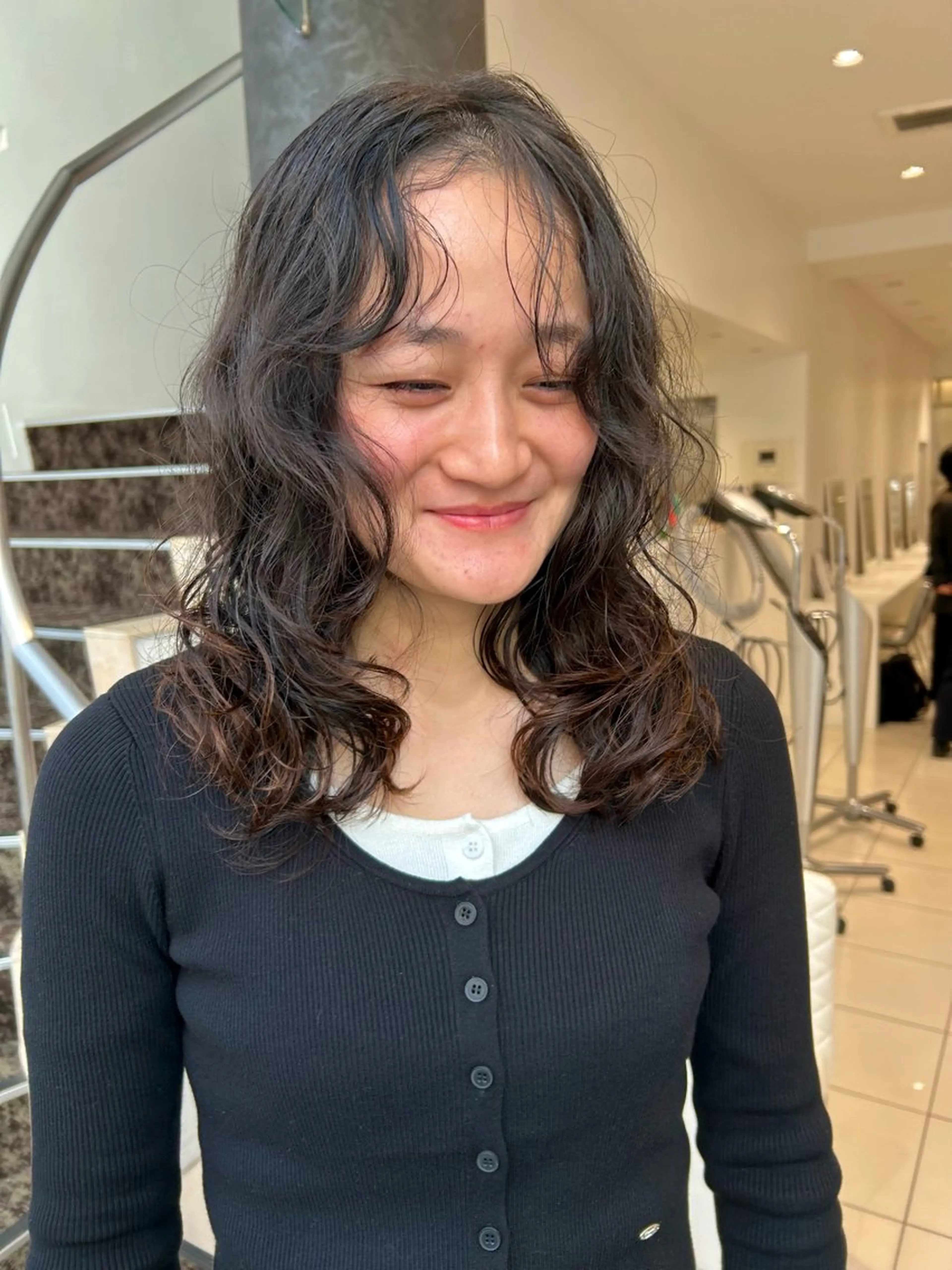 ミディアム パーマ ミディアムパーマ オオタ ユイナ🌈のヘアスタイル