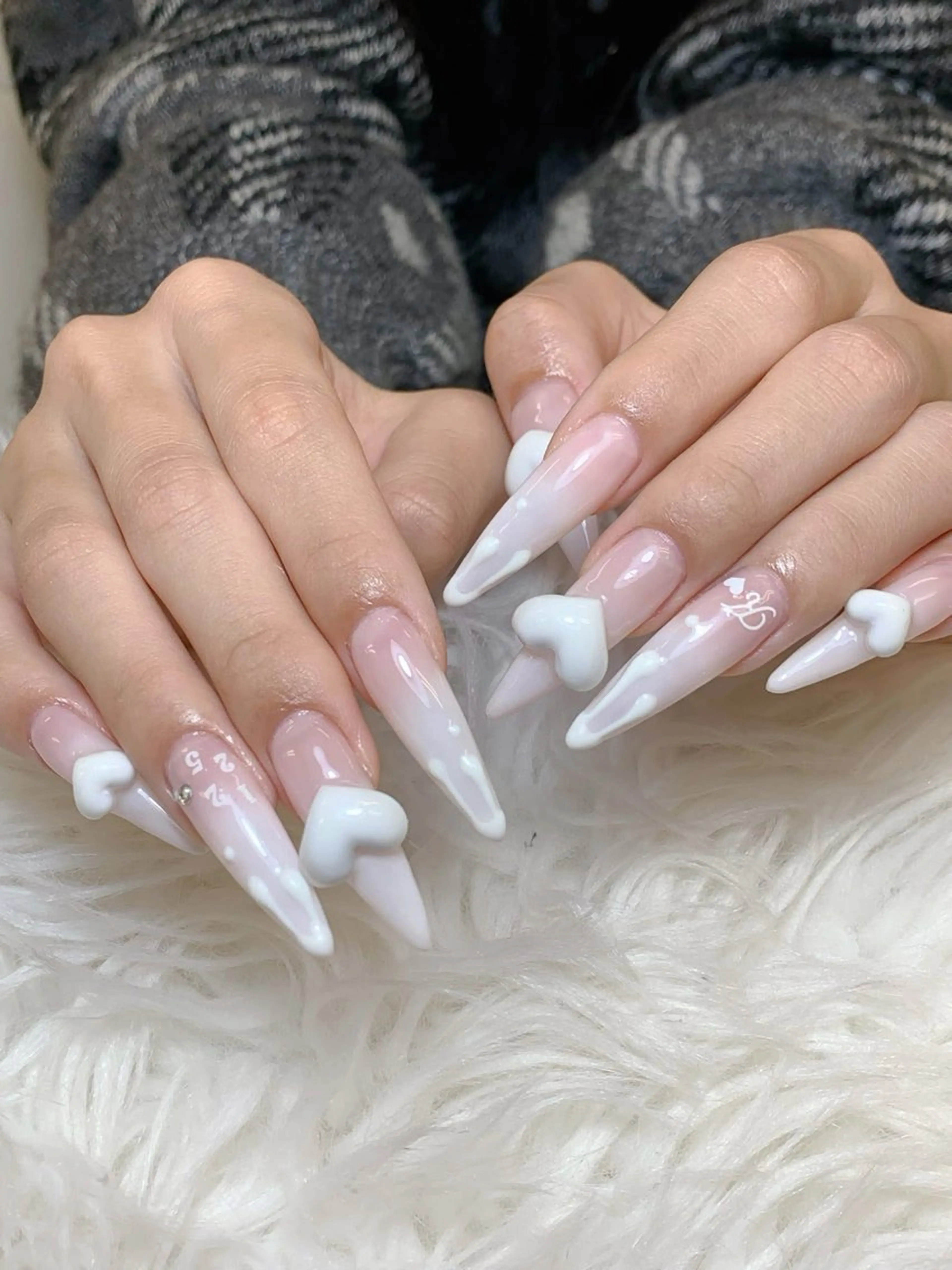 ネイル アートネイル オーロラネイル チークネイル 長さ出し フットネイル ハンドネイル フットネイル ハンドケア Noiranail_ studio川越西口のネイルデザイン