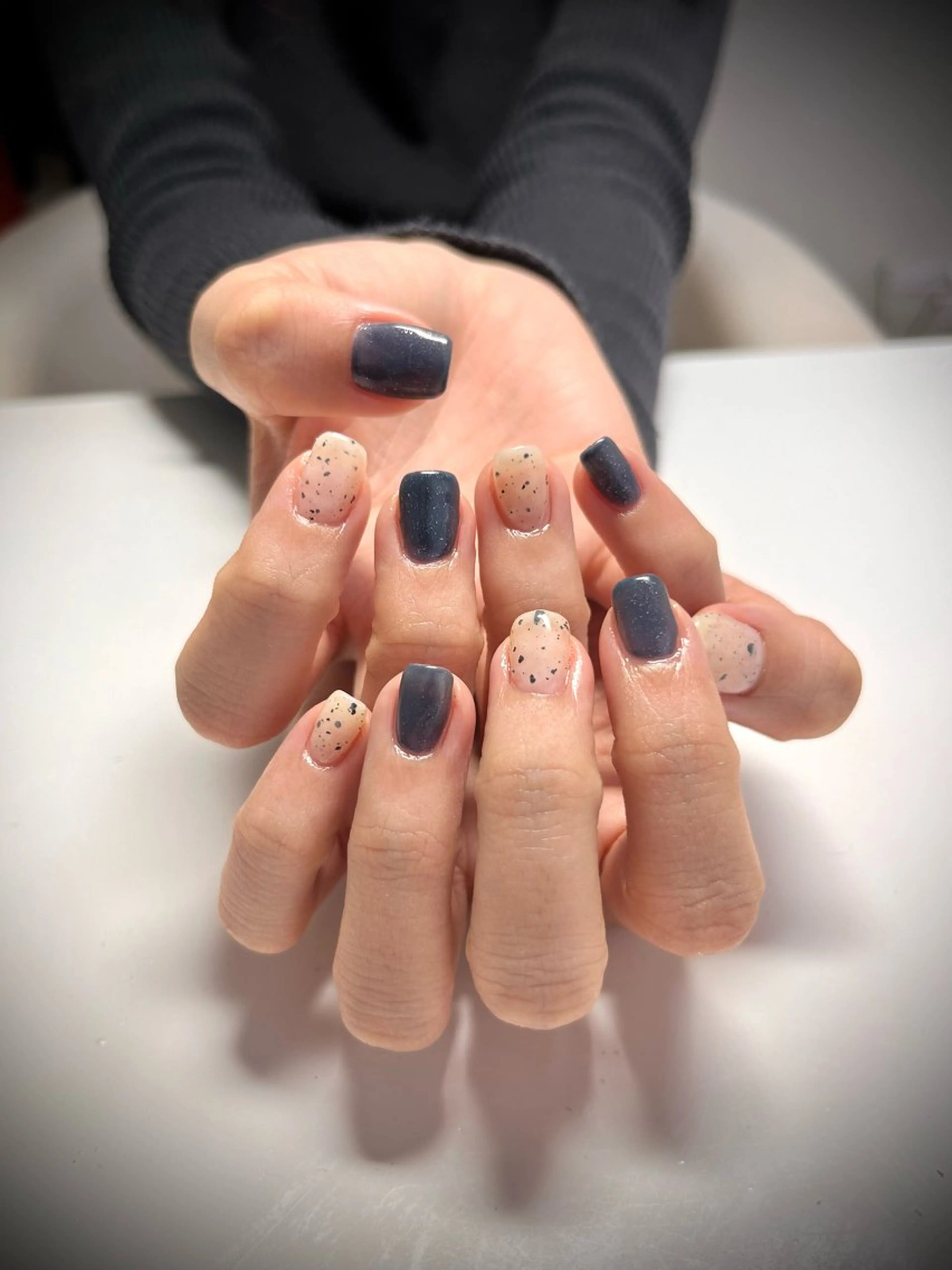 ネイル ジェルネイル ネイビー ホワイト himitsu kichiのネイルデザイン
