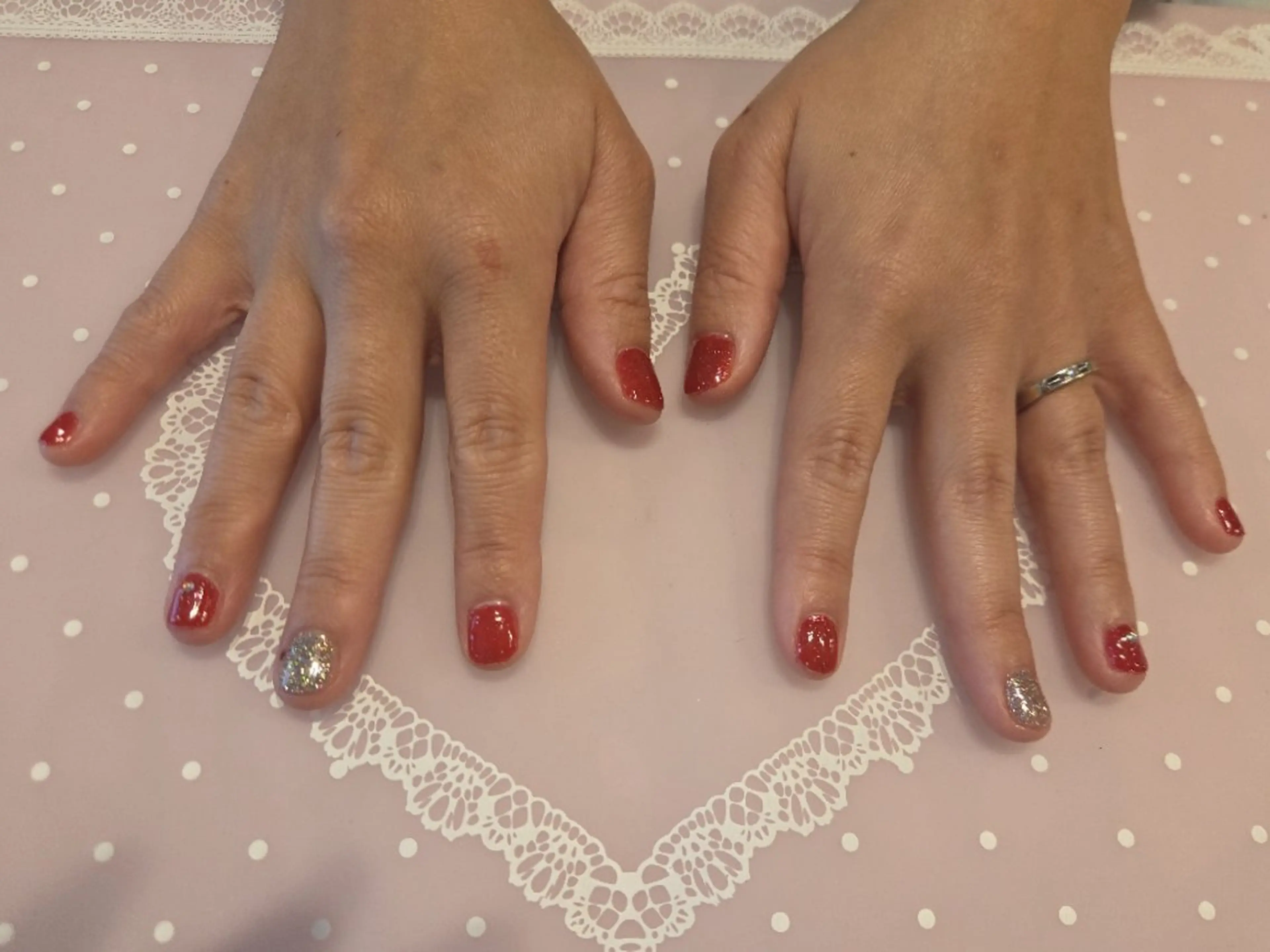 ネイル キラキラネイル 赤色 冬ネイル クリスマス nailsaron kohiroのネイルデザイン