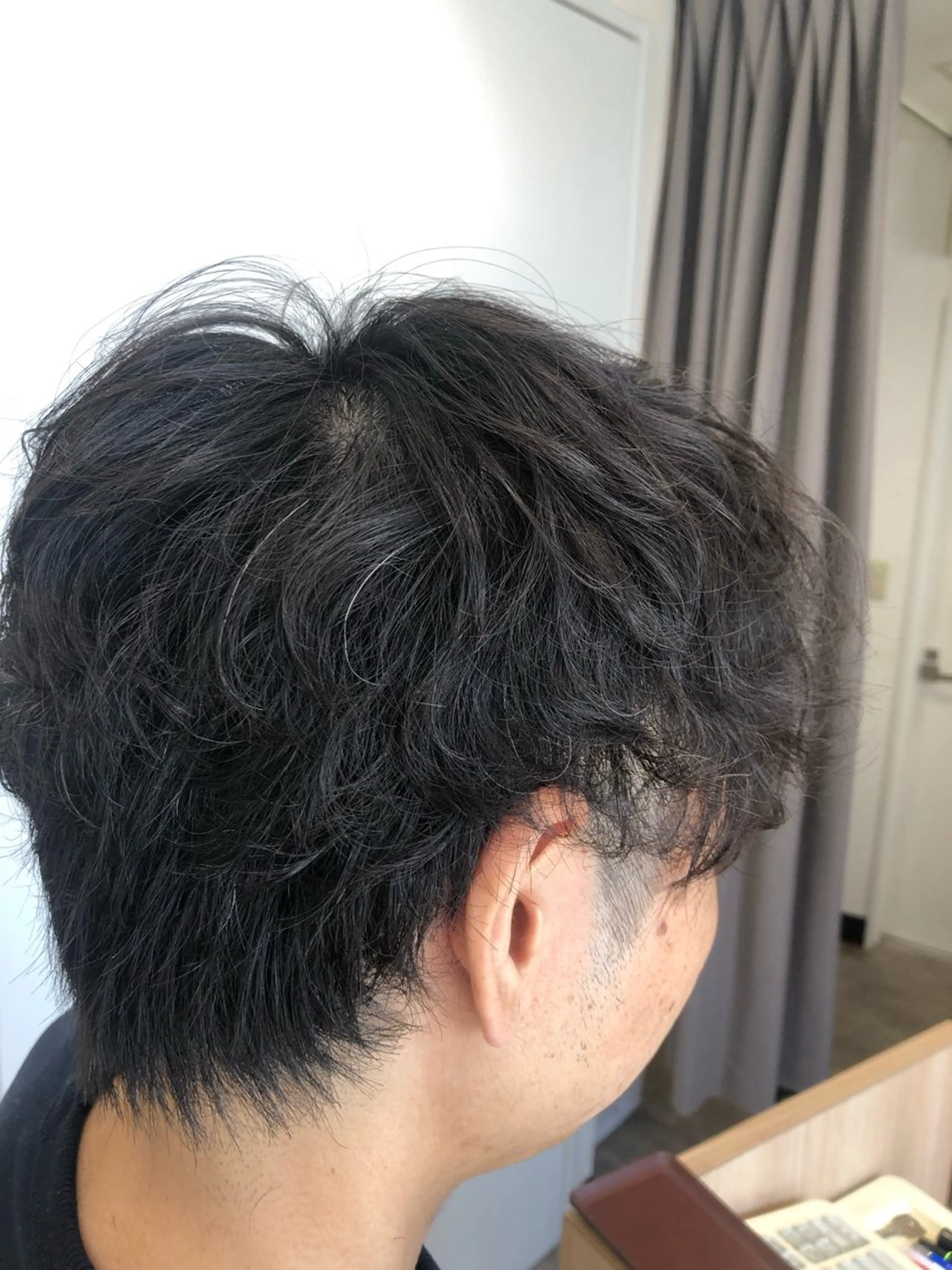 パーマ メンズ メンズパーマ 刈り上げ 谷口尋哉 イノアカラー・六本松のヘアスタイル