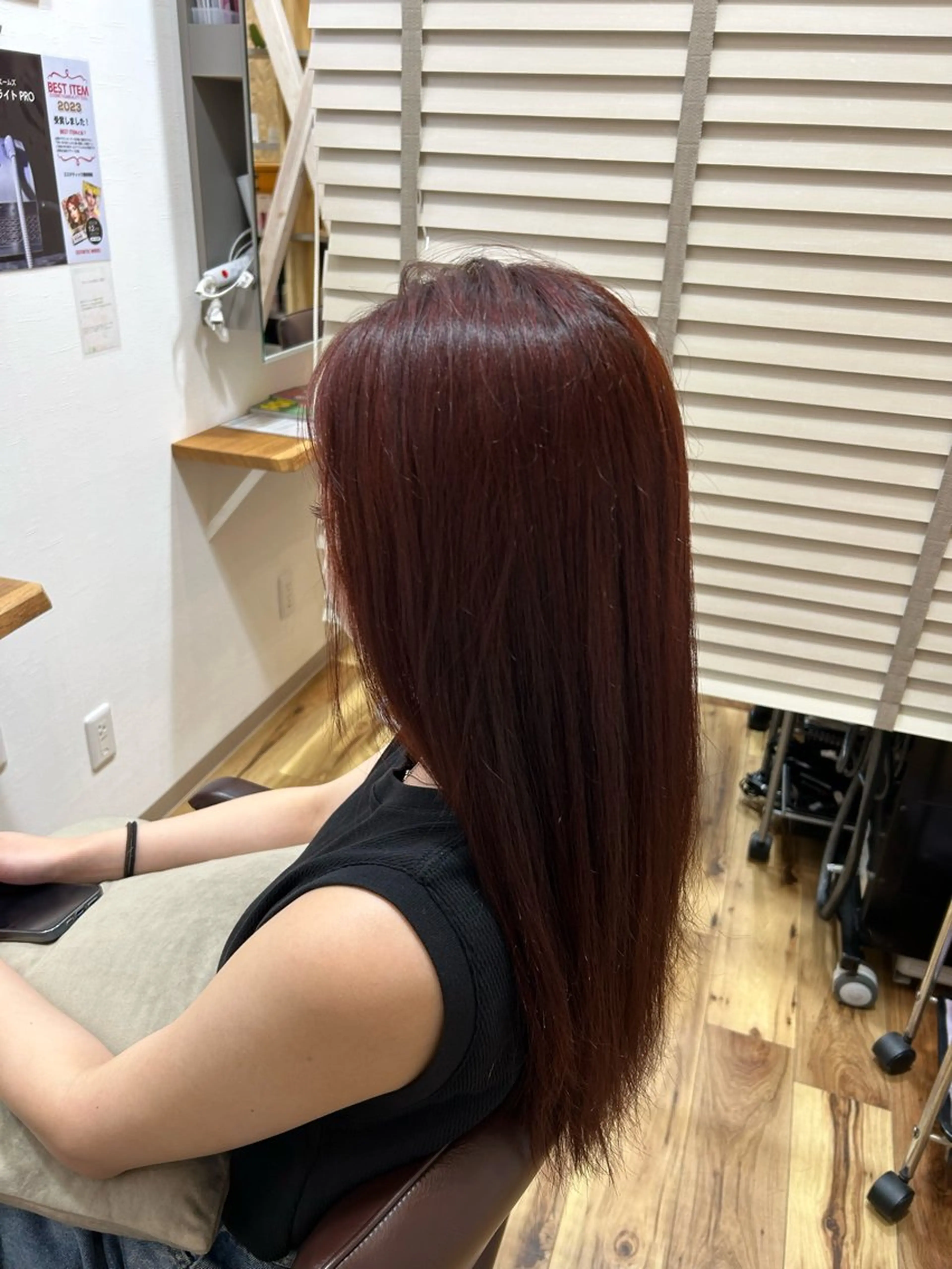 ロング カラー ブリーチ ブリーチなしカラー レッドカラー 根石 結菜のヘアスタイル