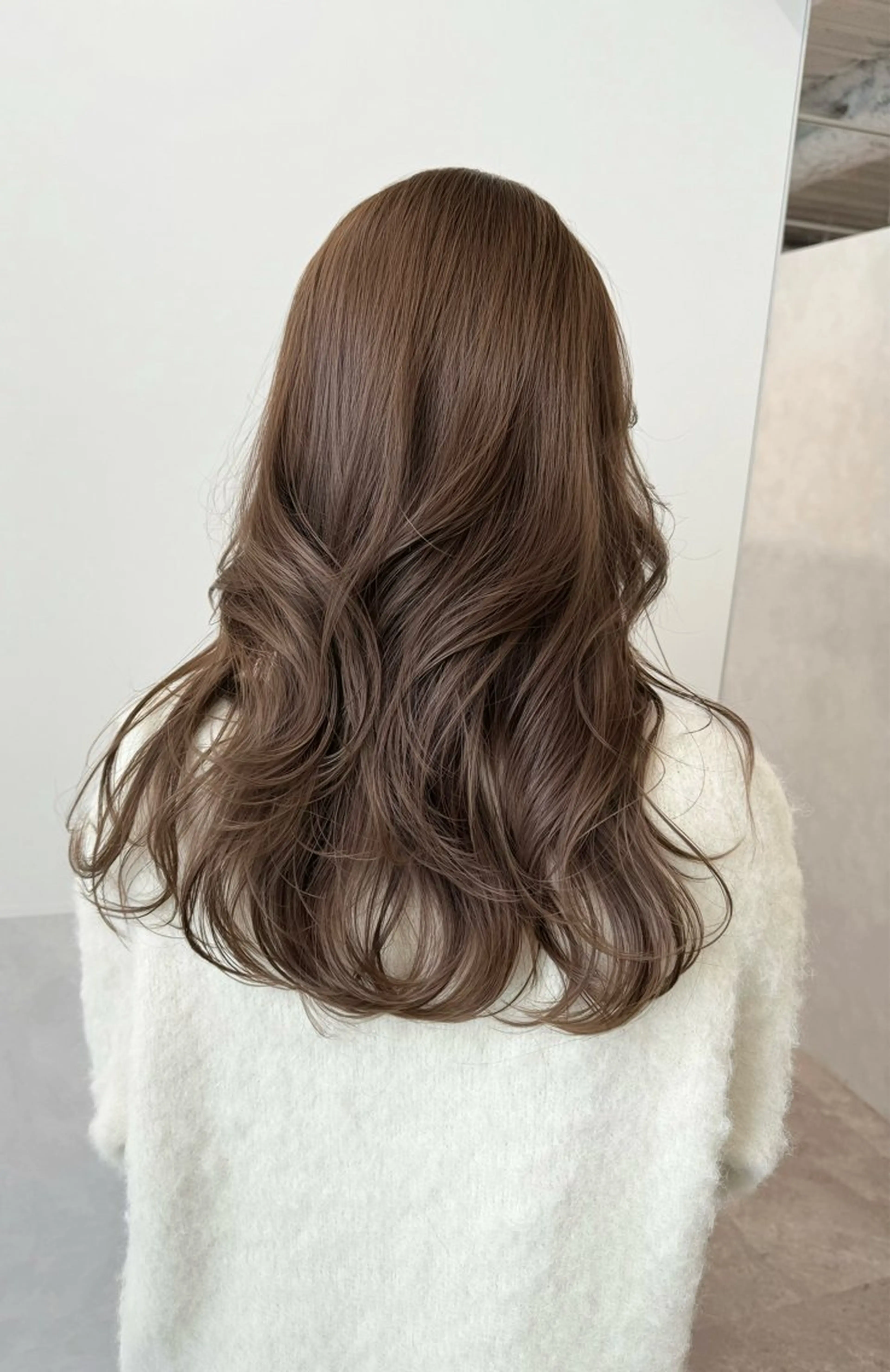 セミロング カラー ベージュカラー ヘーゼル 透明感カラー 🪽AYAKAのヘアスタイル