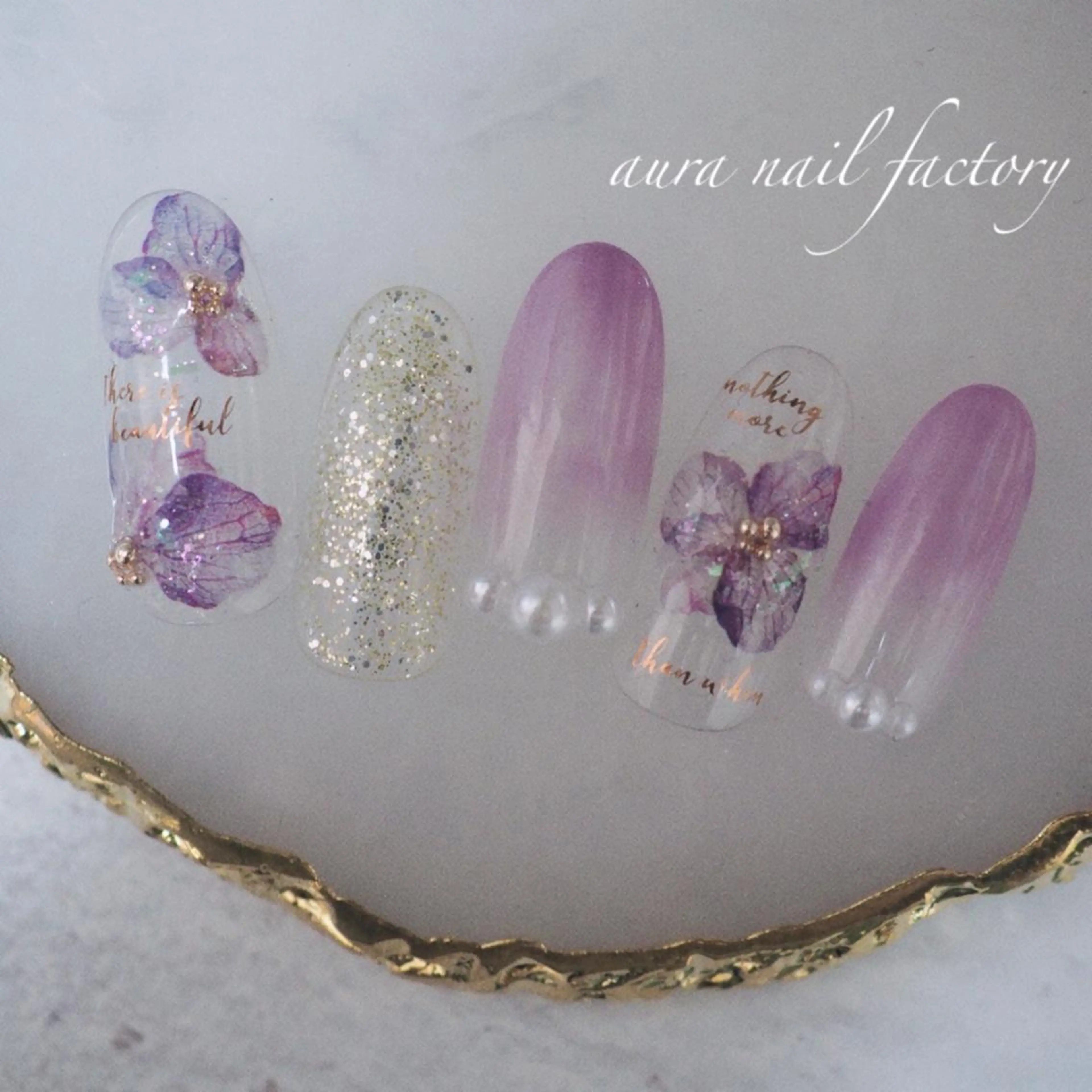 カラー ネイル 赤色 赤羽 aura 深爪を断らない✨のネイルデザイン