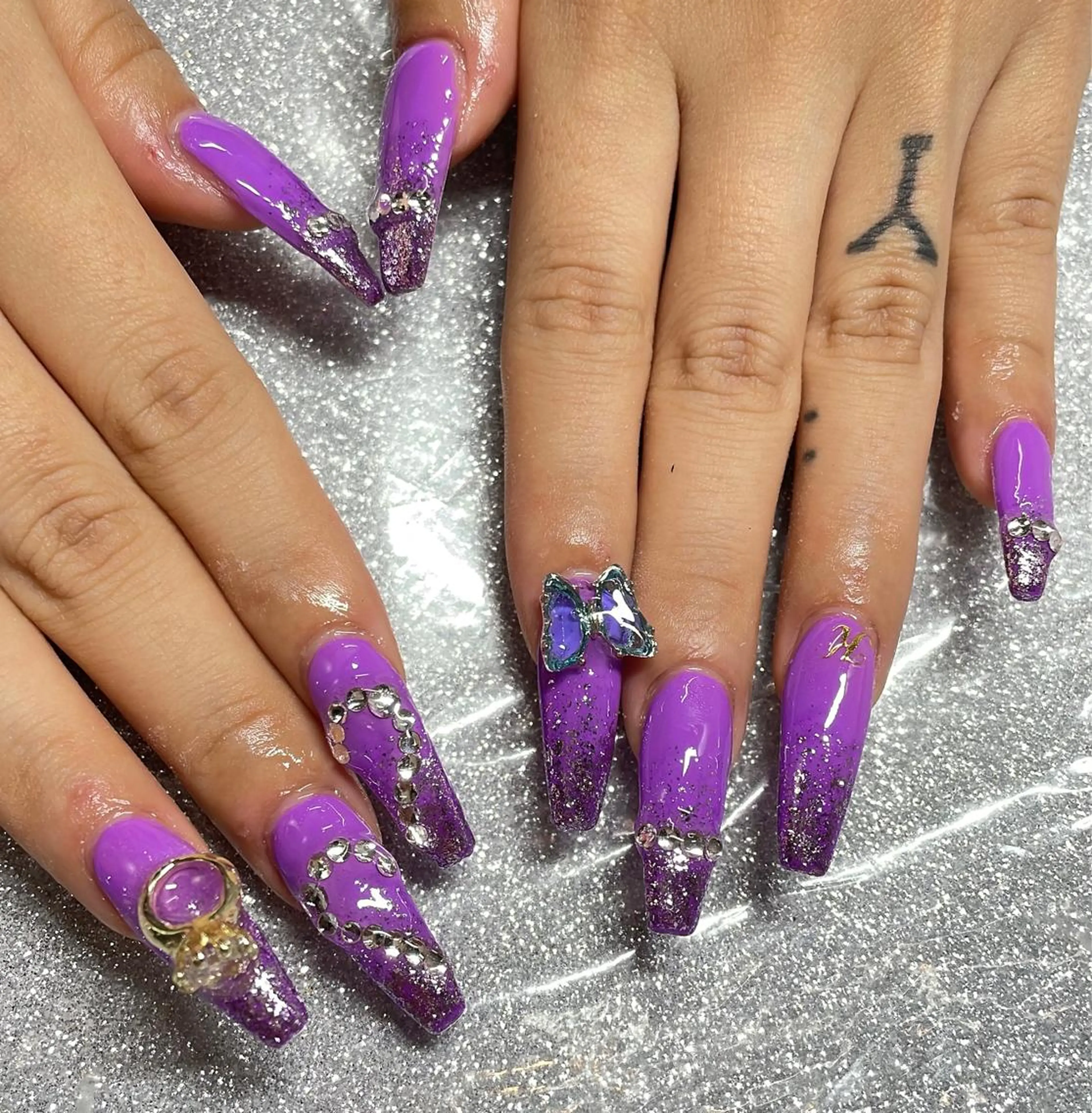 ネイル ハンドネイル VIERU 🌈🎀💖のネイルデザイン