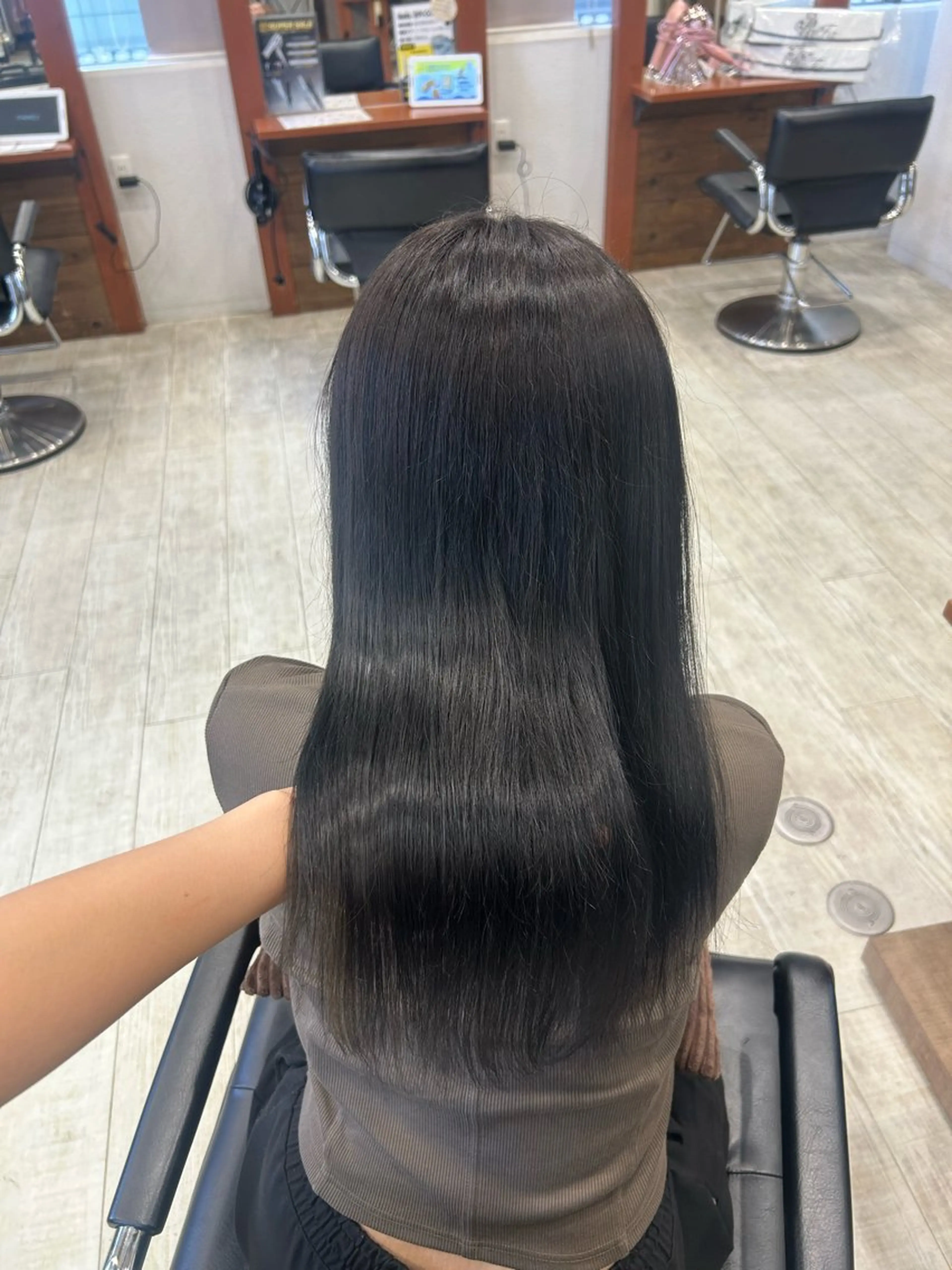 ロング カラー 黒髪 透明感カラー グレーブラック 🎀透明感/レイヤ ー/Kotona🎀のヘアスタイル