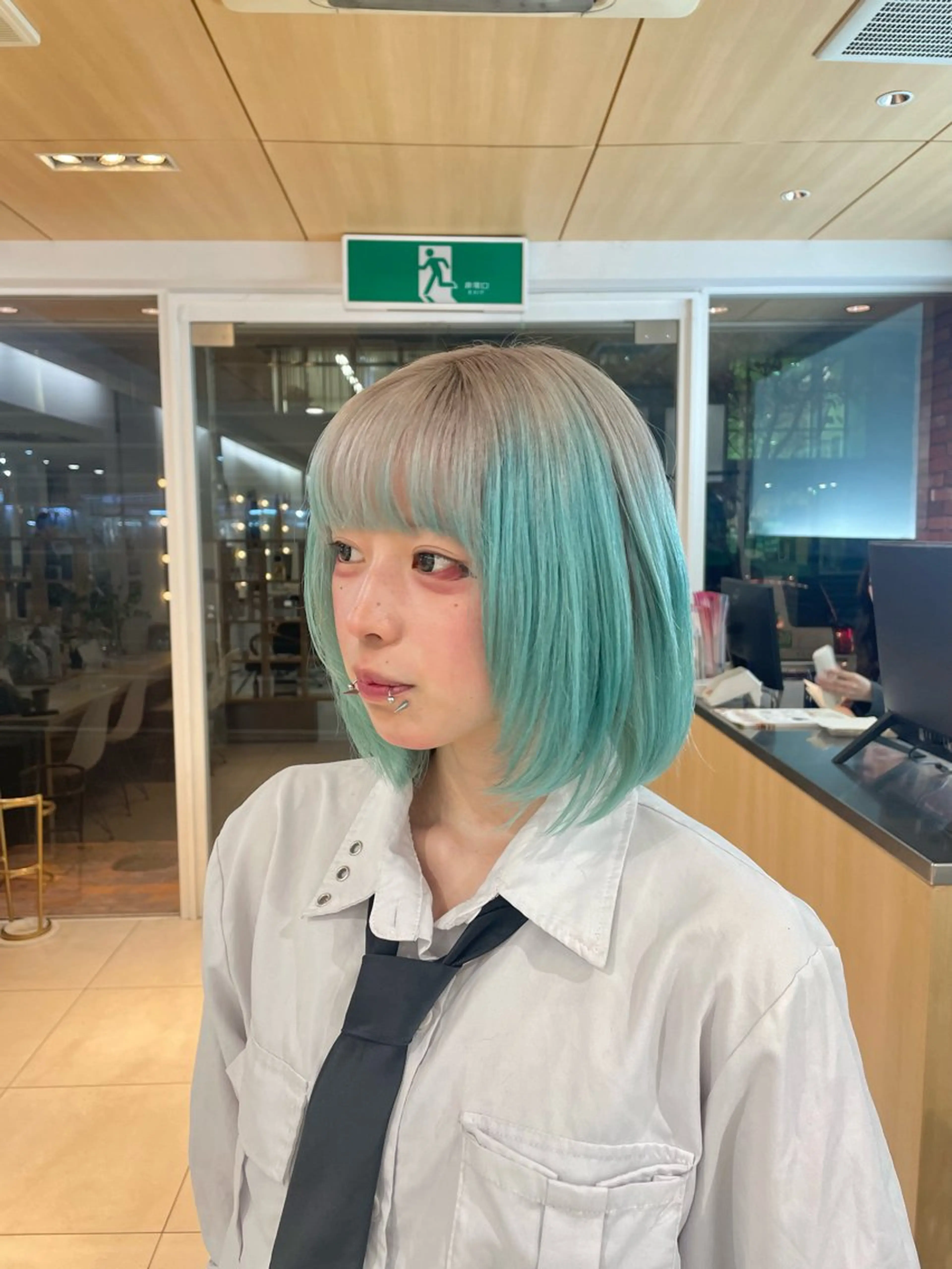 ミディアム ❤︎韓国レイヤー❤︎ アカリのヘアスタイル