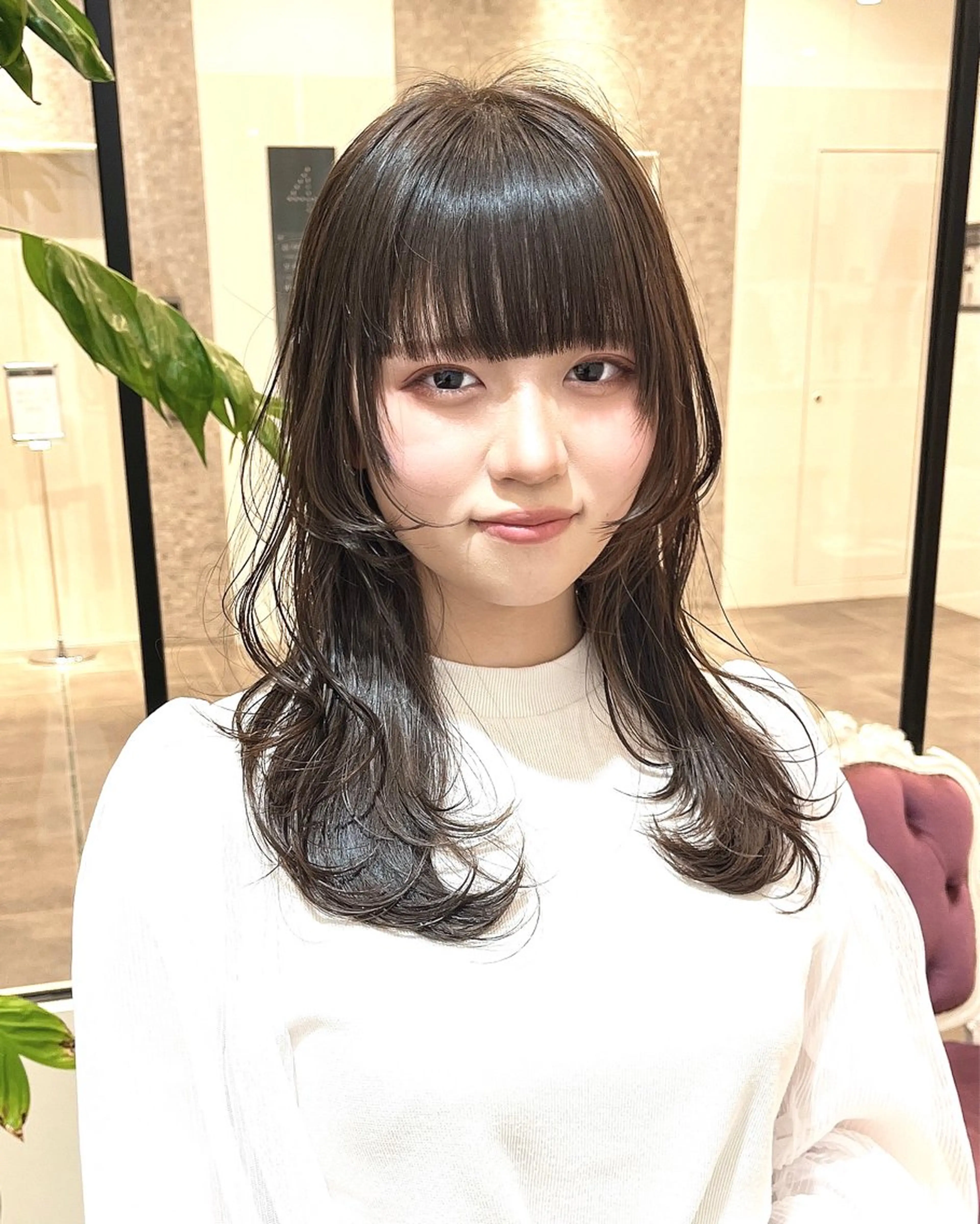 セミロング ウルフカット 大阪ウルフカット 🐺デザインカラーのヘアスタイル