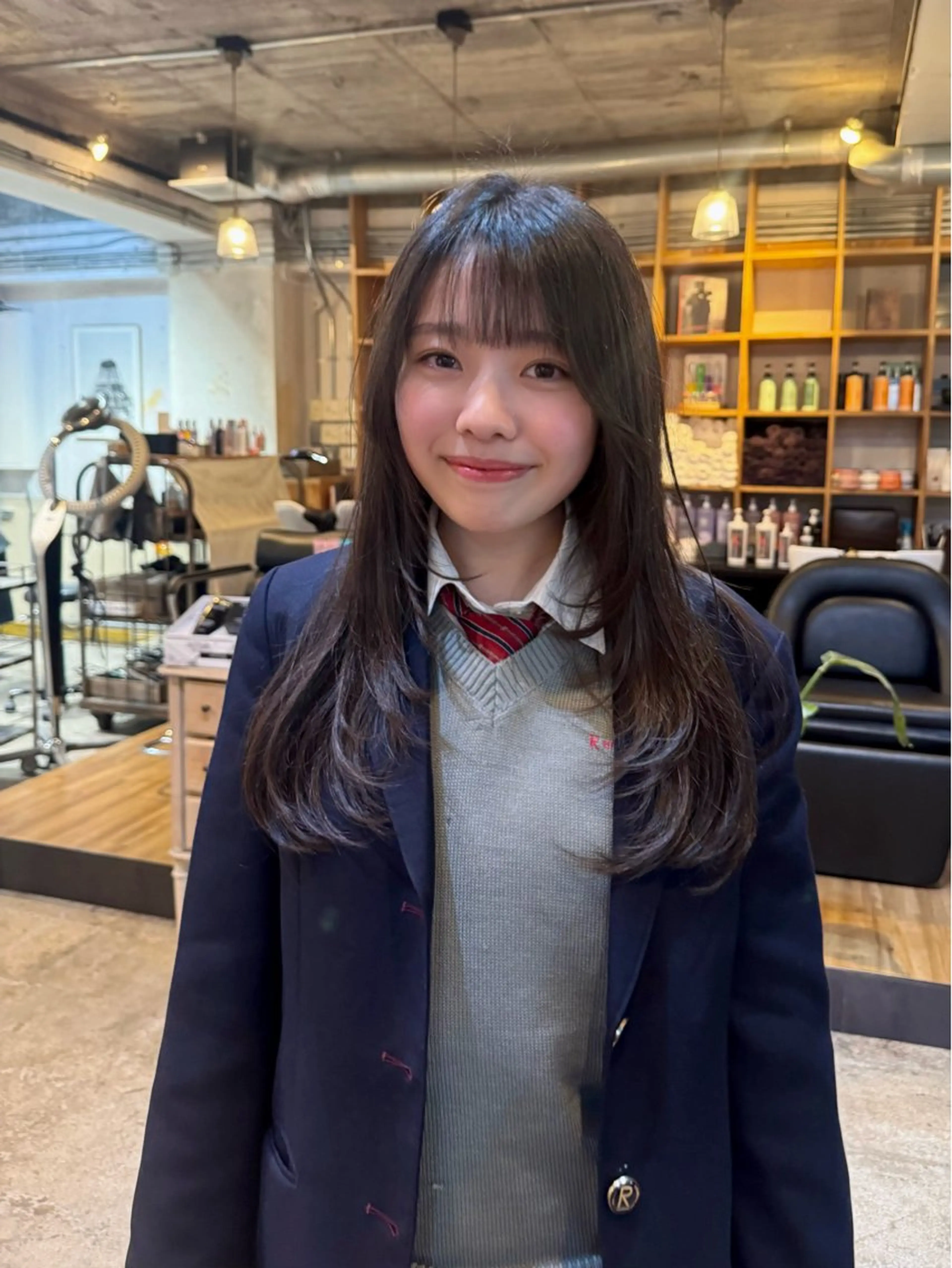 ロング 顔まわりレイヤー レイヤーカット カット トリートメント AYA 【HIKARIS】のヘアスタイル