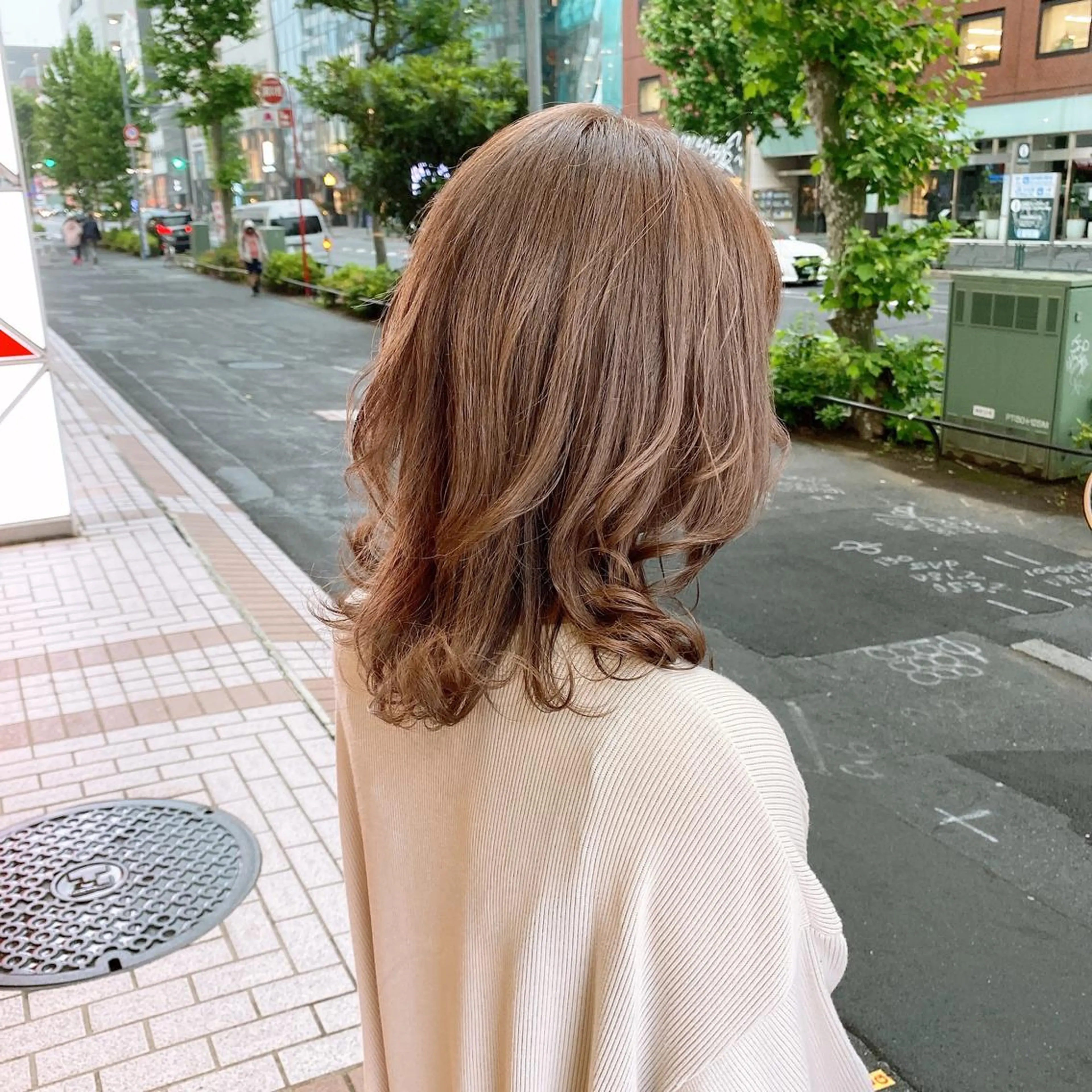 ロング カラー ベージュカラー ブリーチ ミルクティーベージュ ブリーチなしカラー 大人っぽ韓国レディ レイヤー🤍渋谷のヘアスタイル