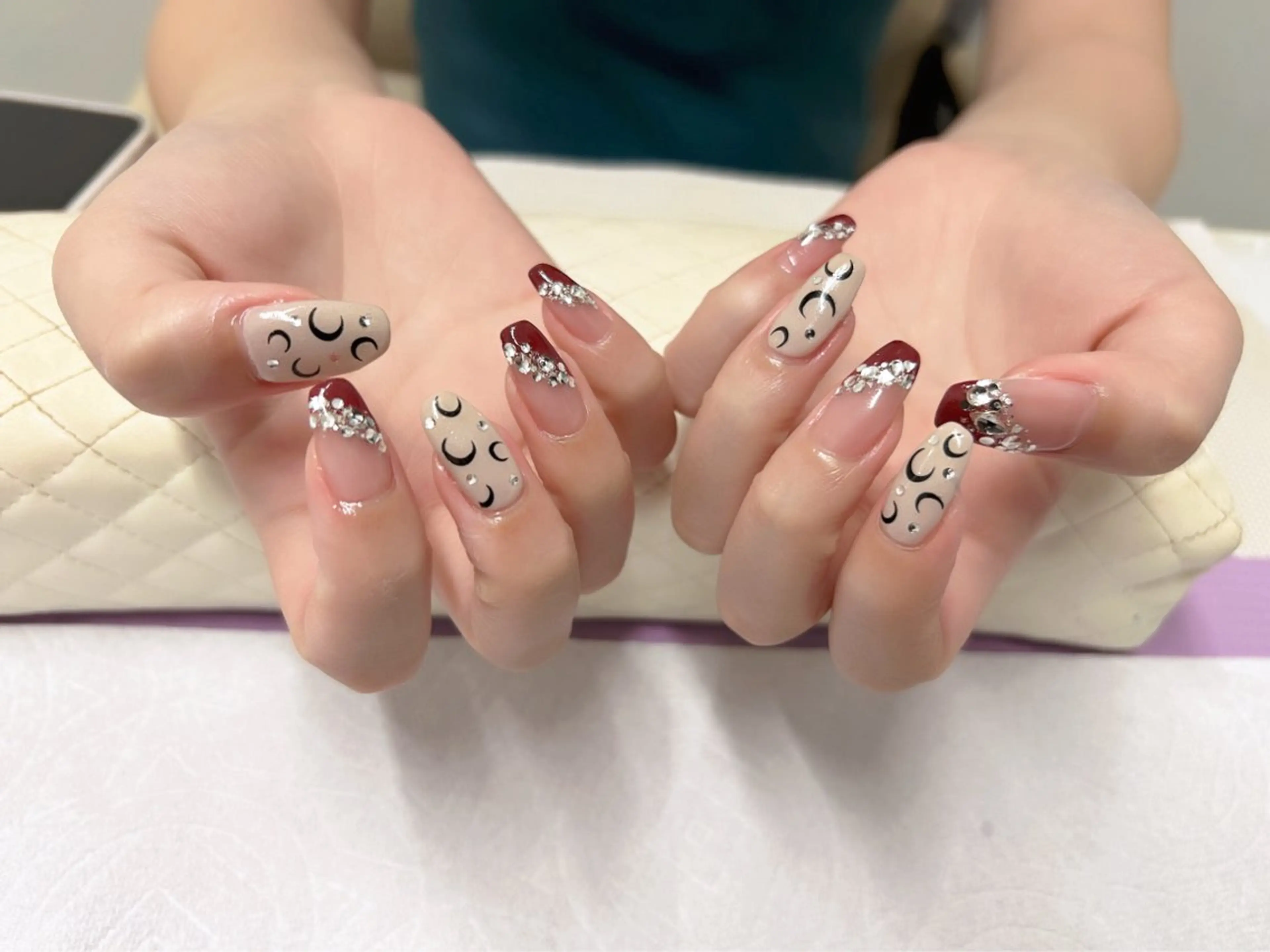 ネイル ボルドー マグネットネイル 持ち込み ハンドネイル BeautySalonGemmy所属・Gemmy 愛美のエステ・リラクイメージ