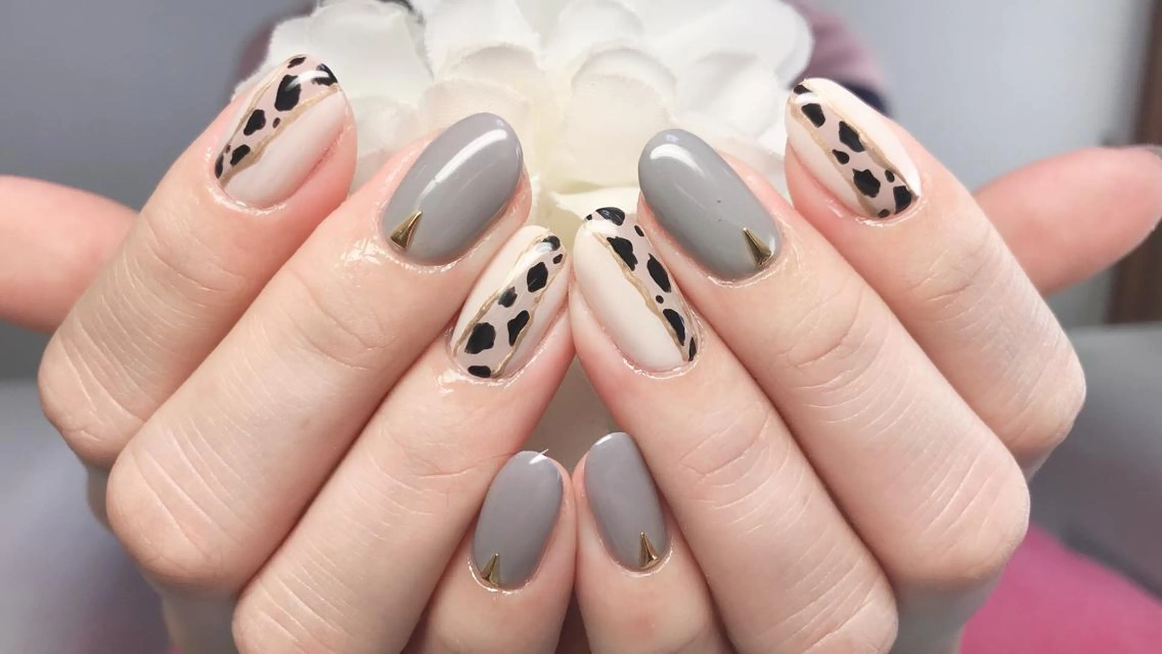 ネイル アニマル柄 アートネイル フレンチネイル グラデーション キラキラネイル Ｎail Ｓalon ertiのネイルデザイン