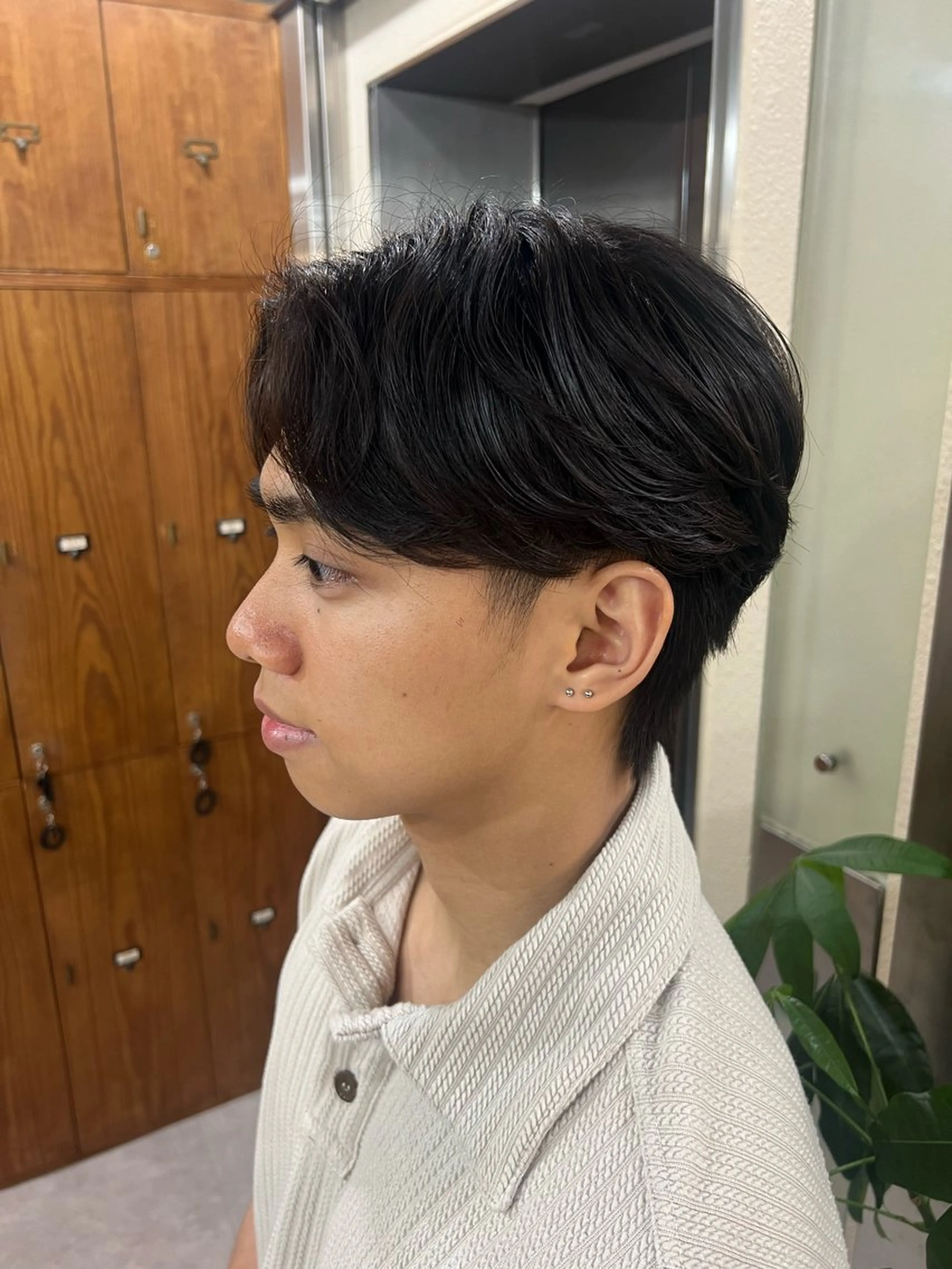 ミディアム パーマ メンズ メンズ職人/センター パート/富沢真斗のヘアスタイル