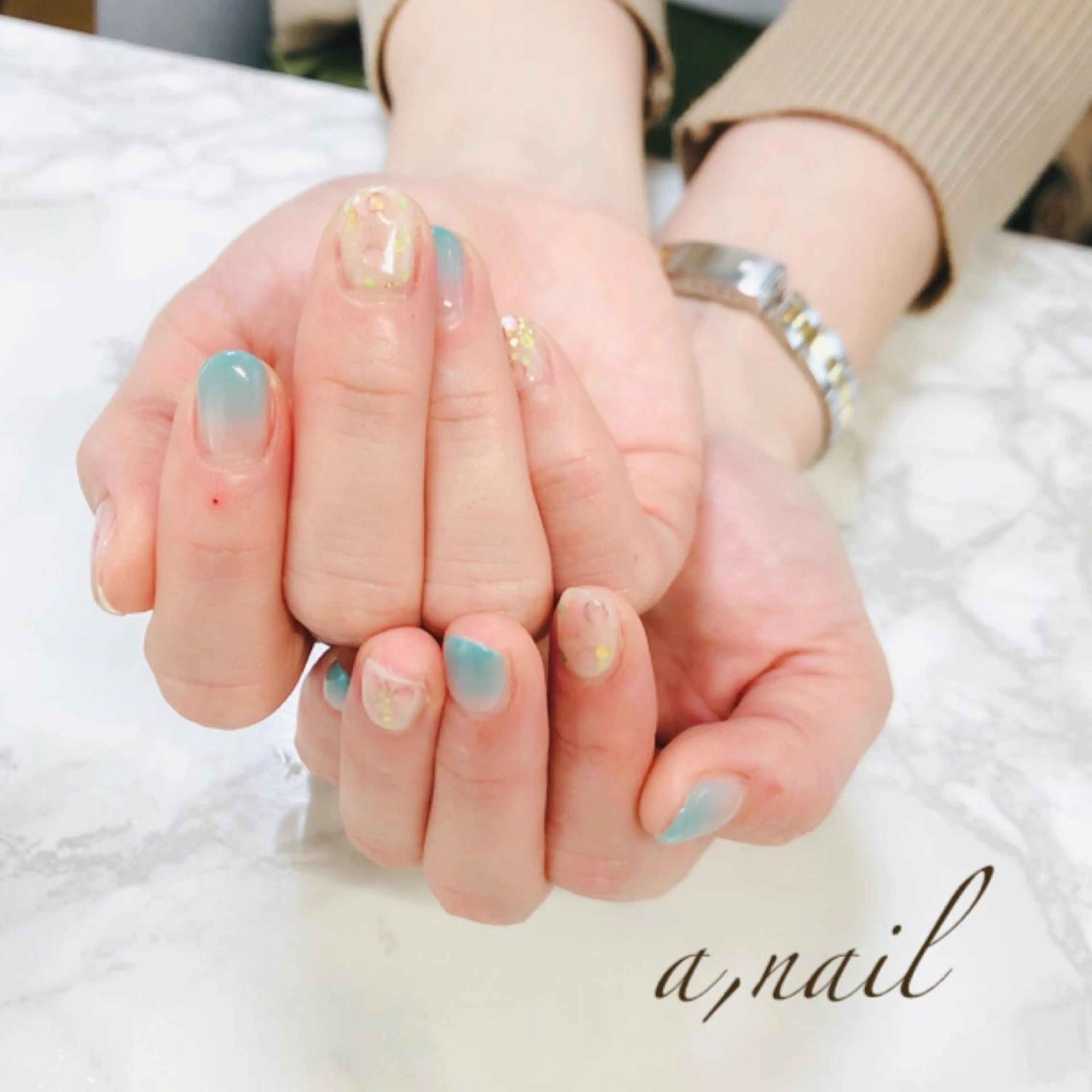 ネイル フットネイル ジェルネイル グラデーション ホログラムネイル ラメ(グリッター) ハンドネイル ネイルサロン エーネイルのネイルデザイン