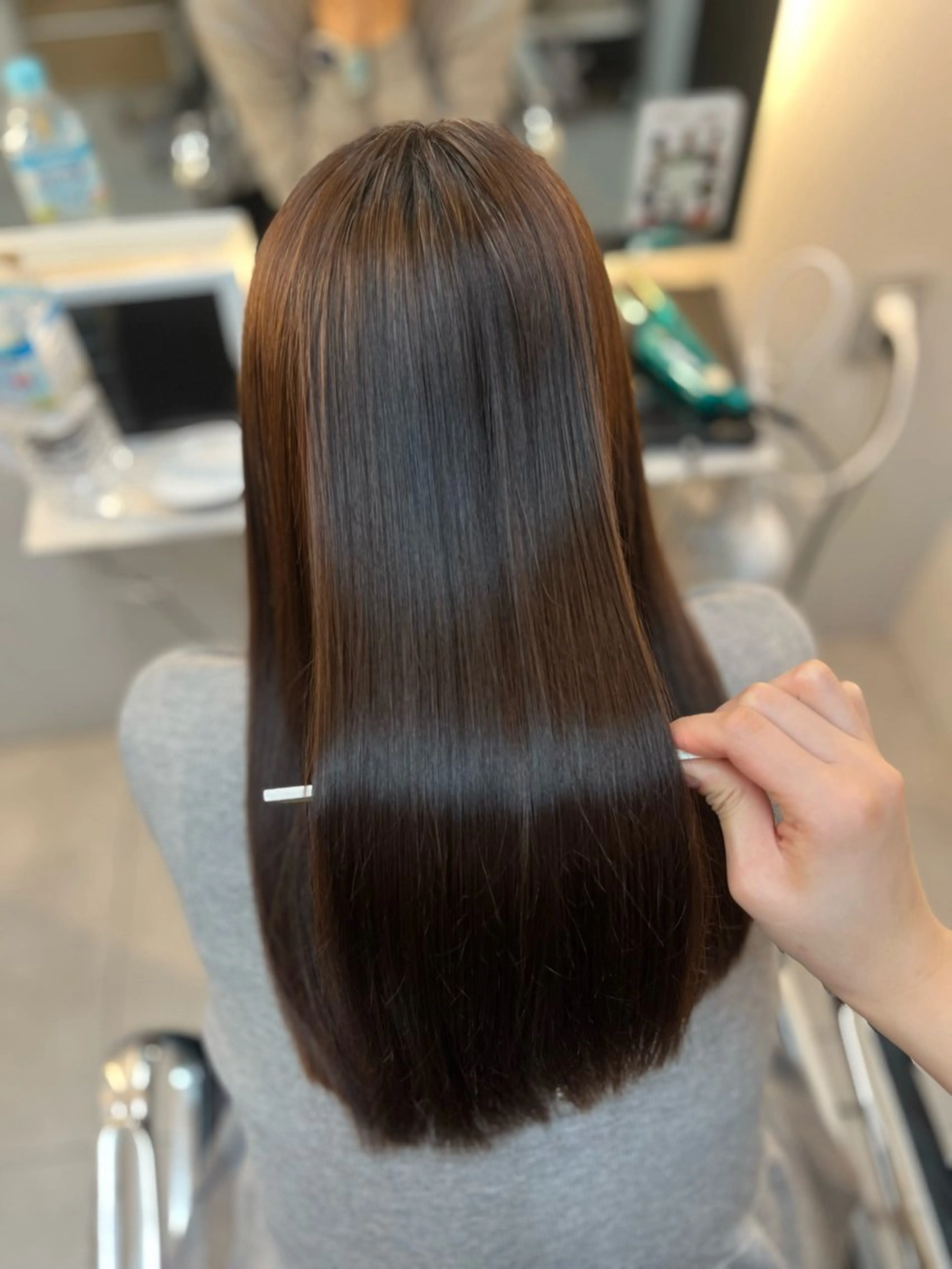 セミロング 髪質改善 塩津 百華のヘアスタイル
