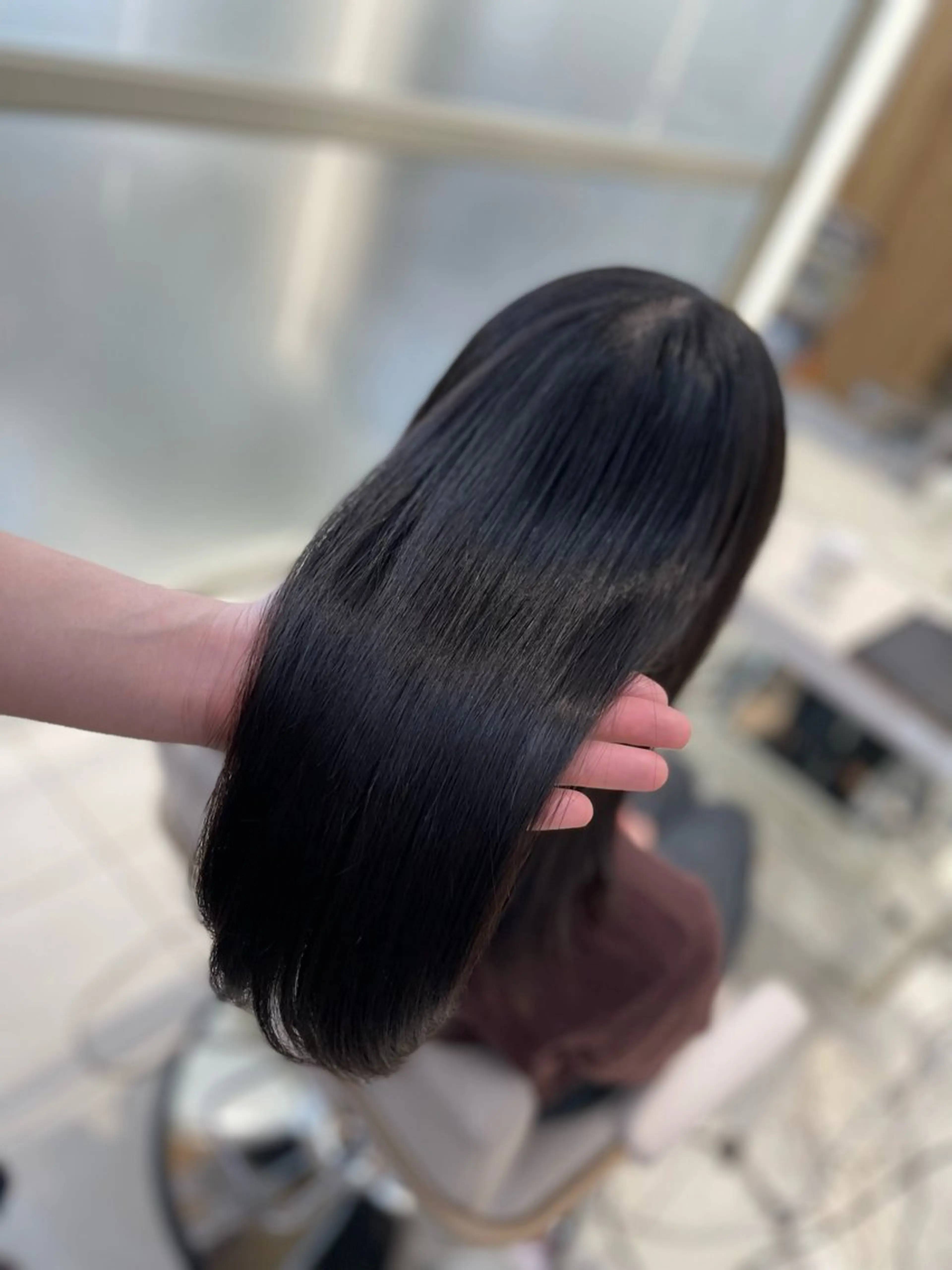 セミロング 縮毛矯正 𝐑𝐞𝐨/透明感 𝐜𝐨𝐥𝐨𝐫のヘアスタイル