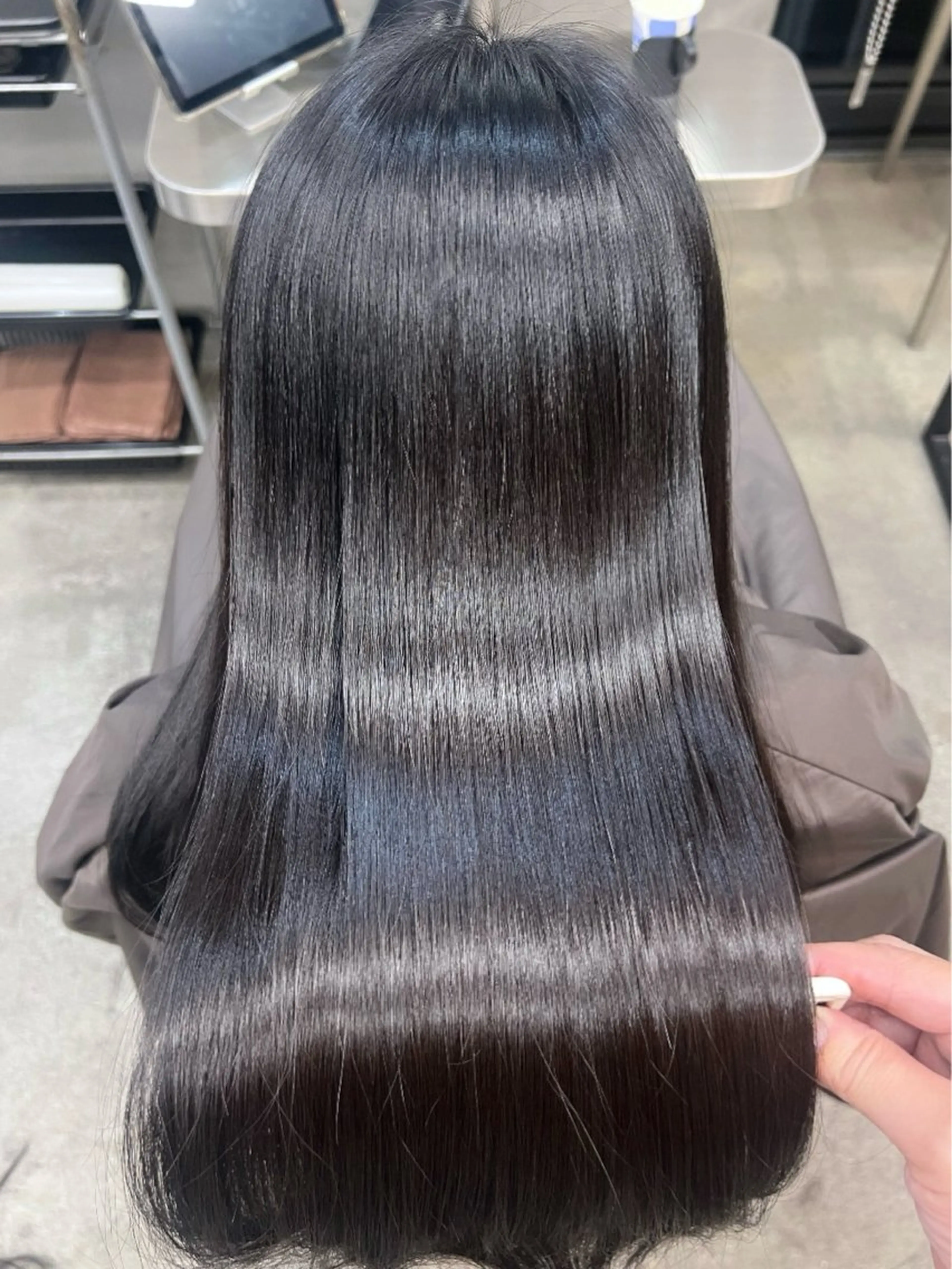 ロング カラー 黒髪 ラベンダーカラー カット ヘアカラー トリートメント 前髪/顔まわりカット 艶髪/髪質改善/縮毛のヘアスタイル