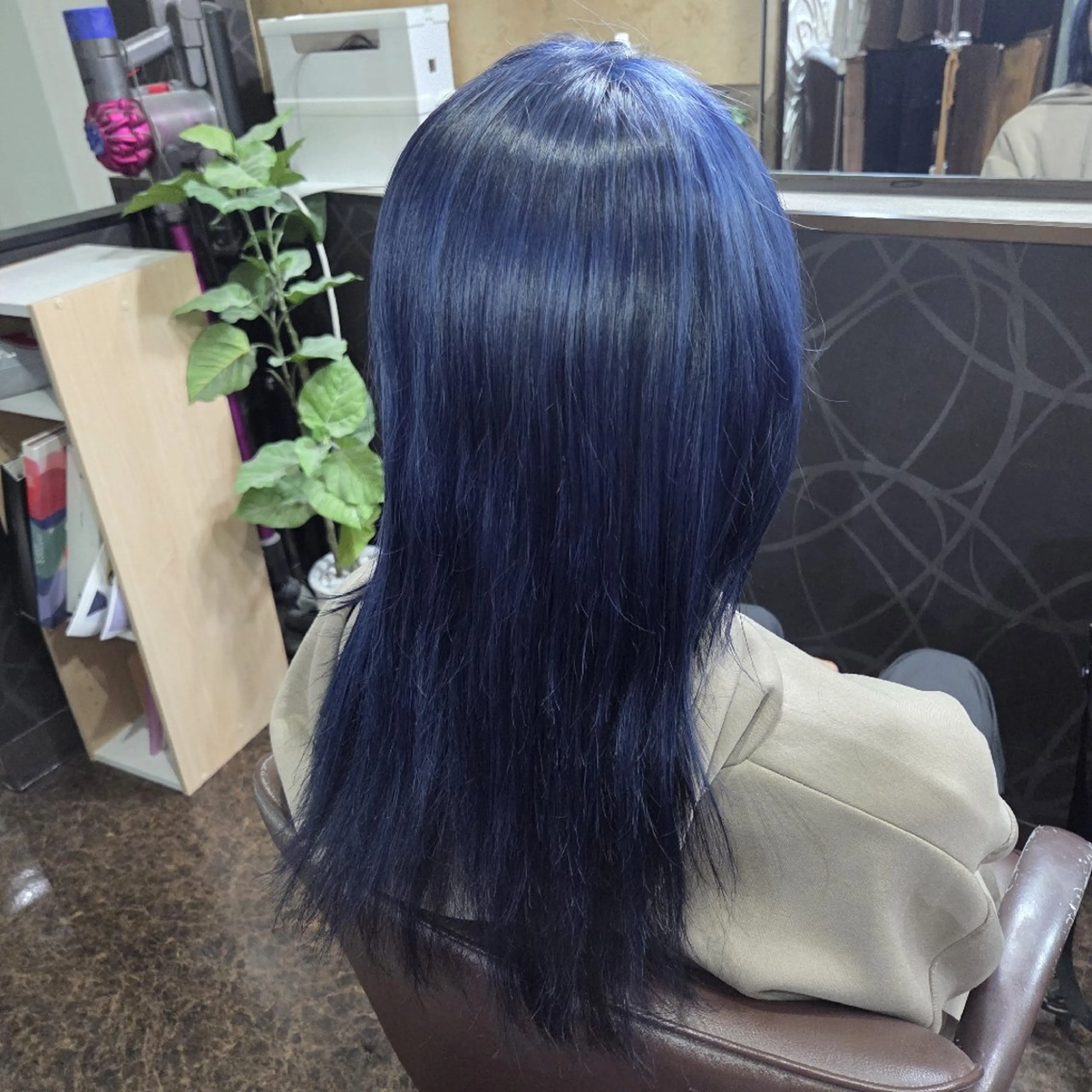 セミロング カラー ブルーカラー パープルカラー 中村  美暁のヘアスタイル