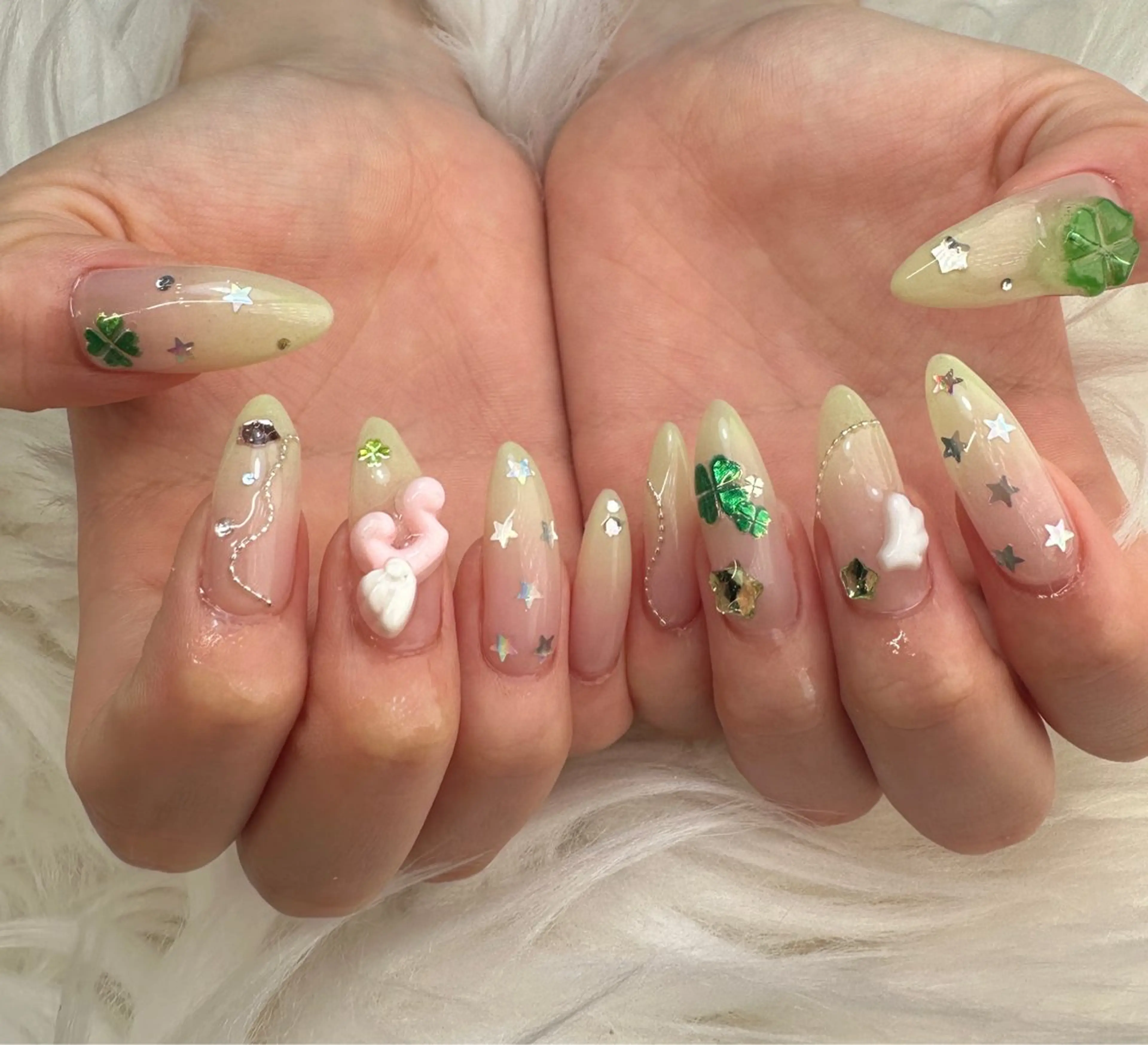 ネイル 持ち込み ストーンネイル ハンドネイル Nail ameria megu所属・ameria meguのネイルデザイン