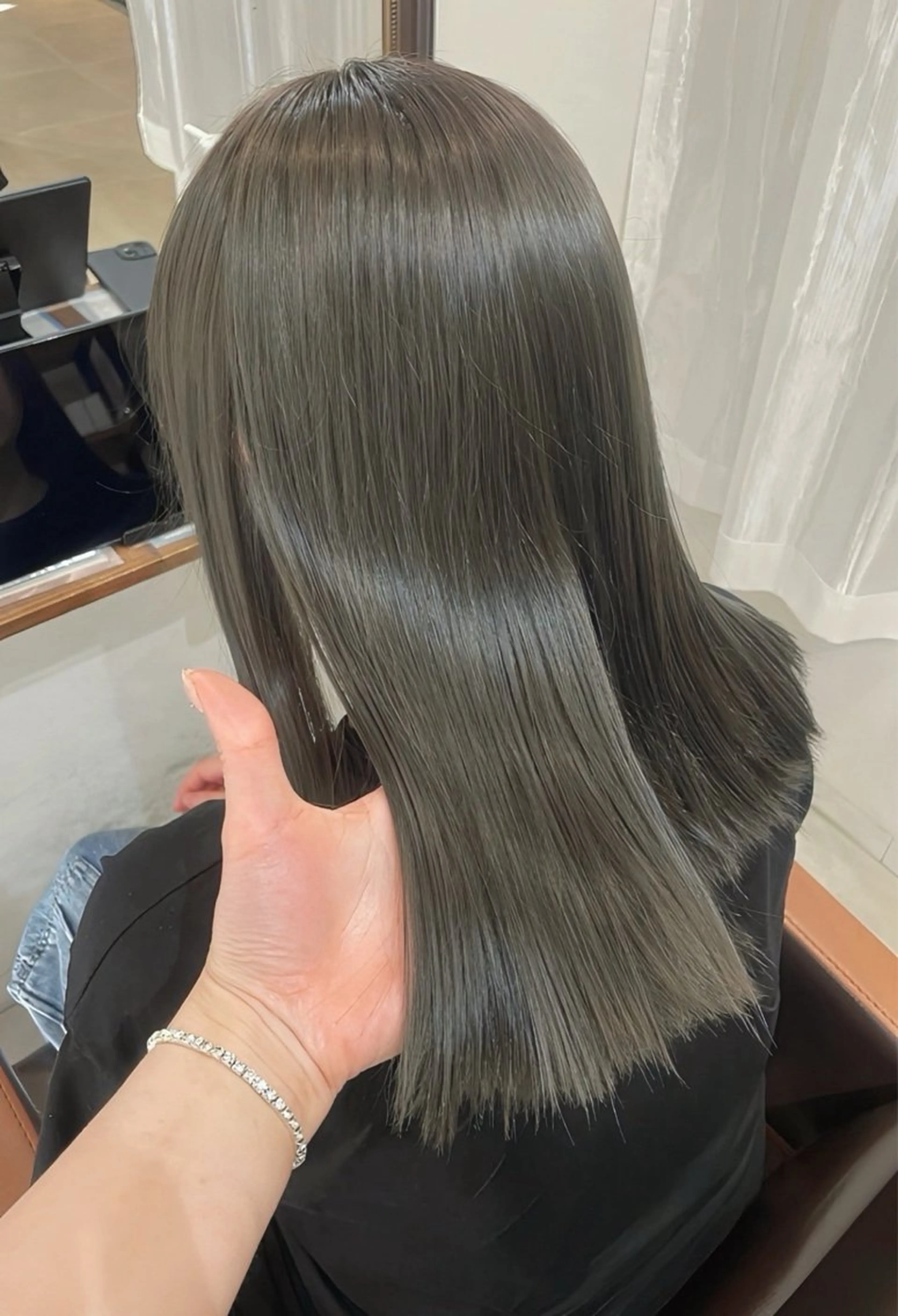 カラー 藤谷 果林のヘアスタイル